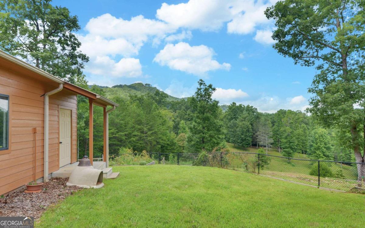 2370 Mountain View Road Property Photo 7