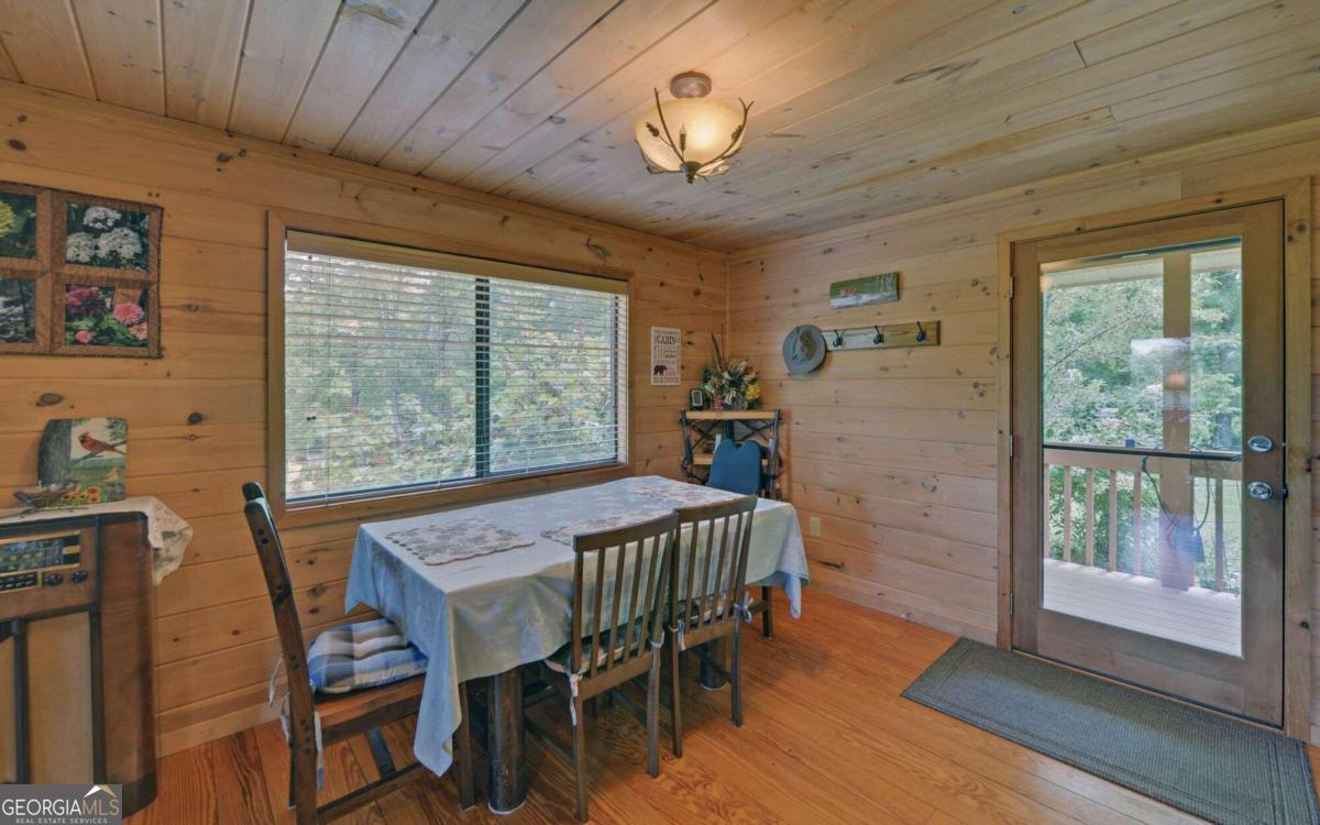 2370 Mountain View Road Property Photo 14