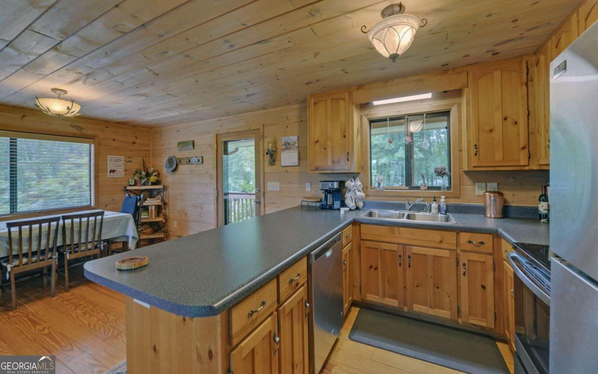 2370 Mountain View Road Property Photo 16
