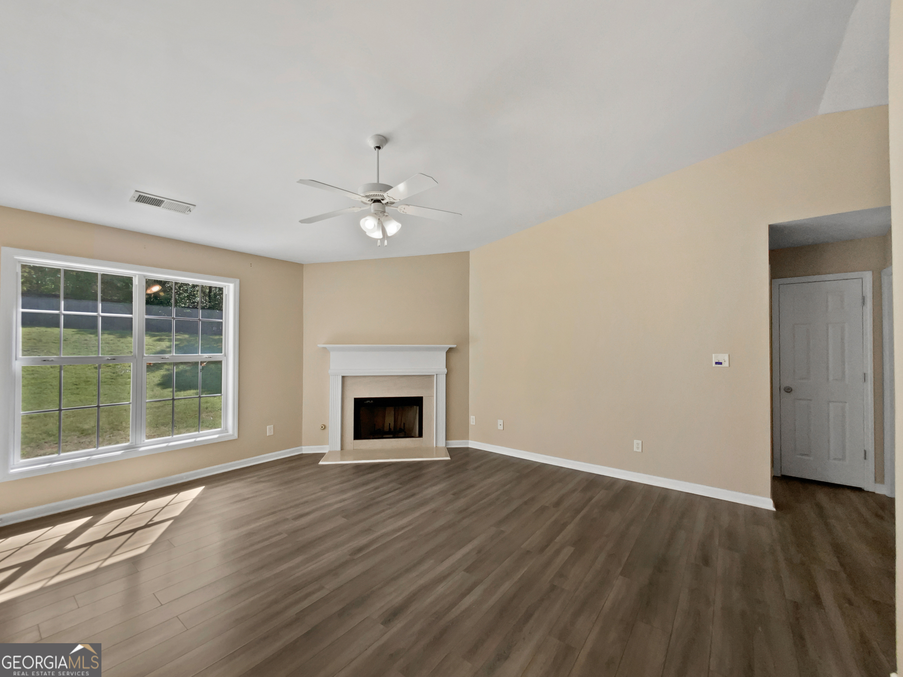 424 Eglington Trail Property Photo 2
