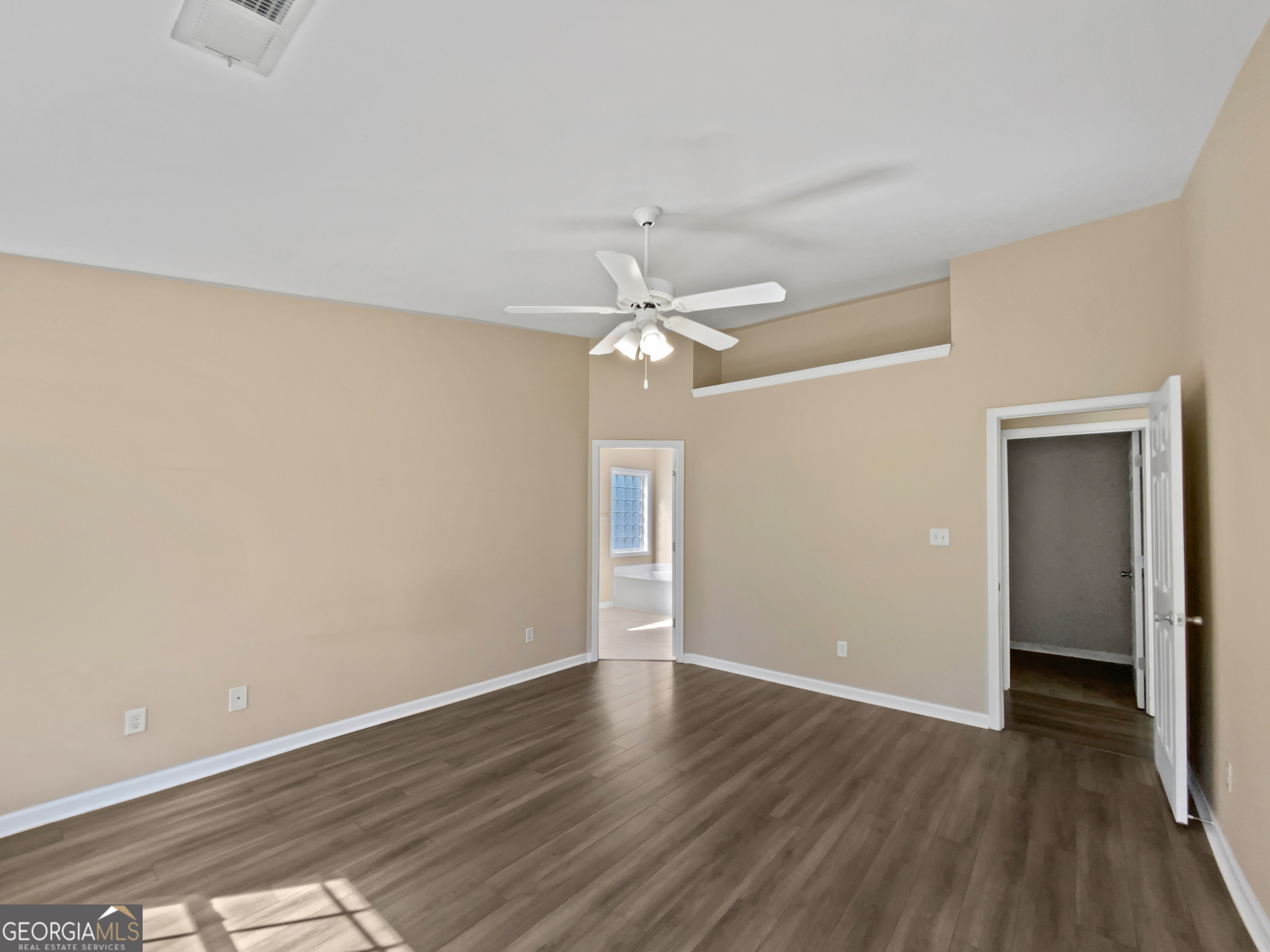 424 Eglington Trail Property Photo 4