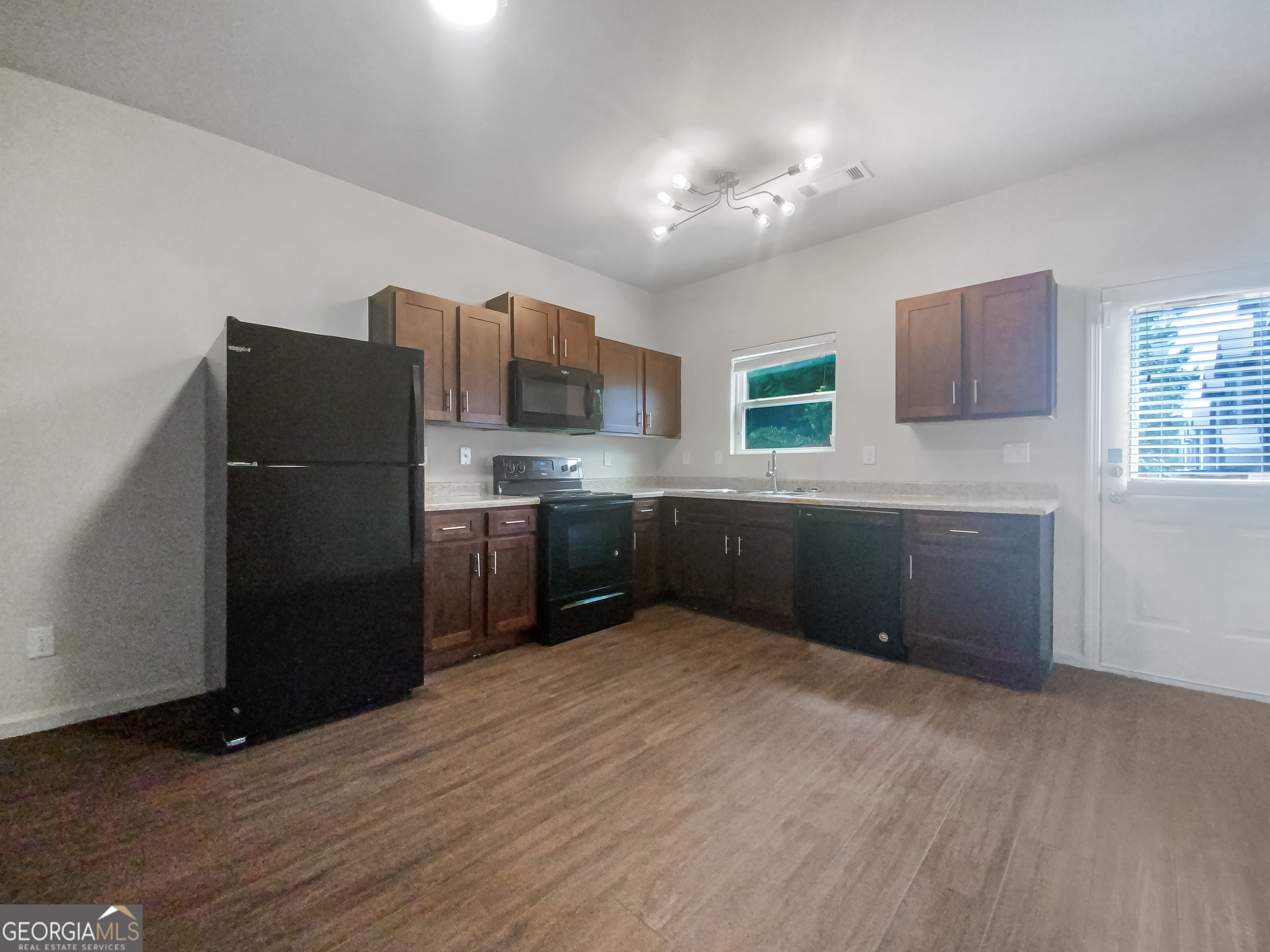 2136 Chadwick Road Sw Property Photo 2