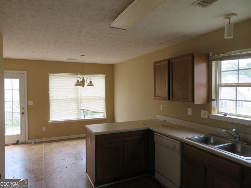 435 Victoria Boulevard Property Photo 4