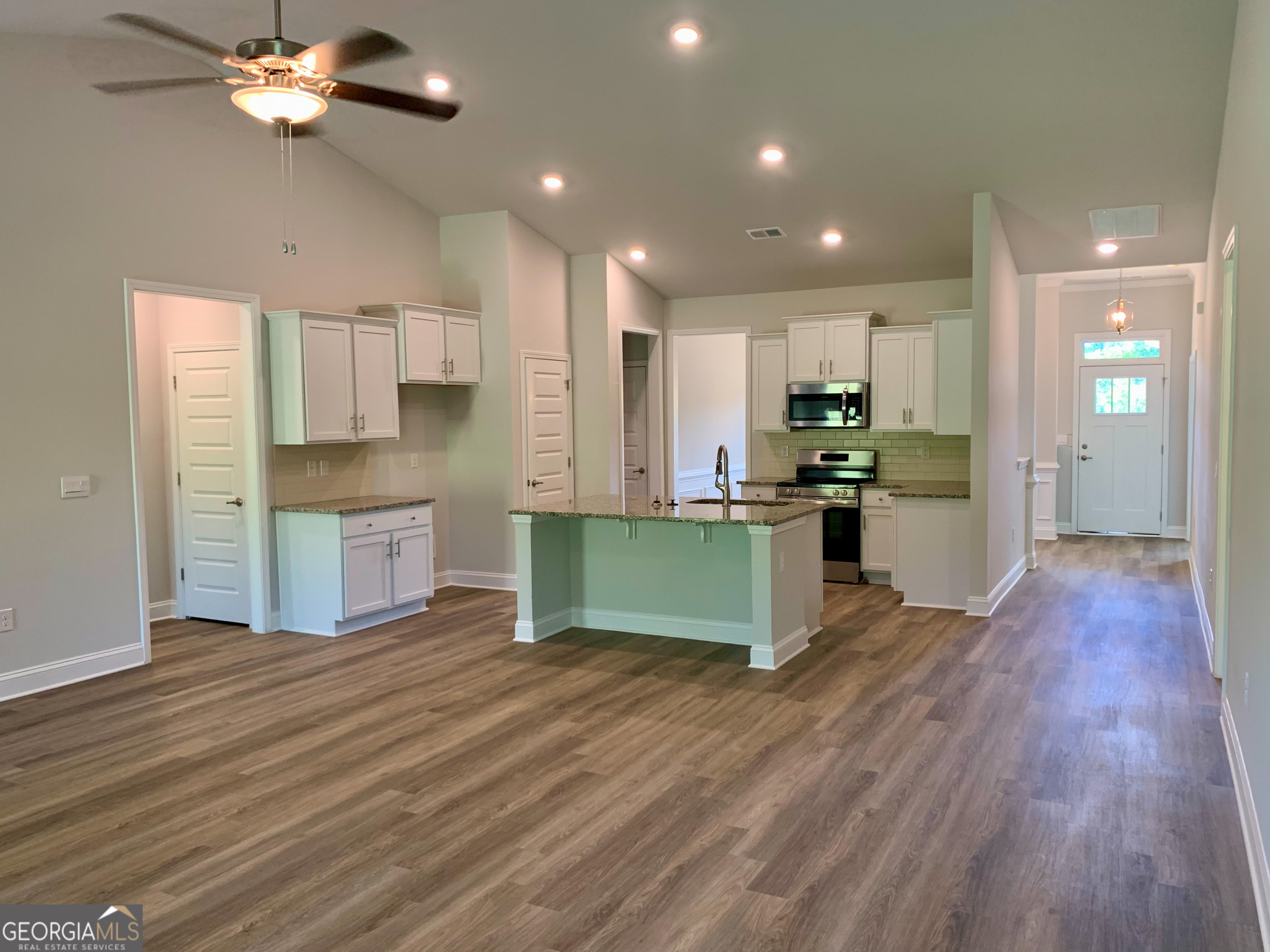 1146 Barrington Pl Way Property Photo 3