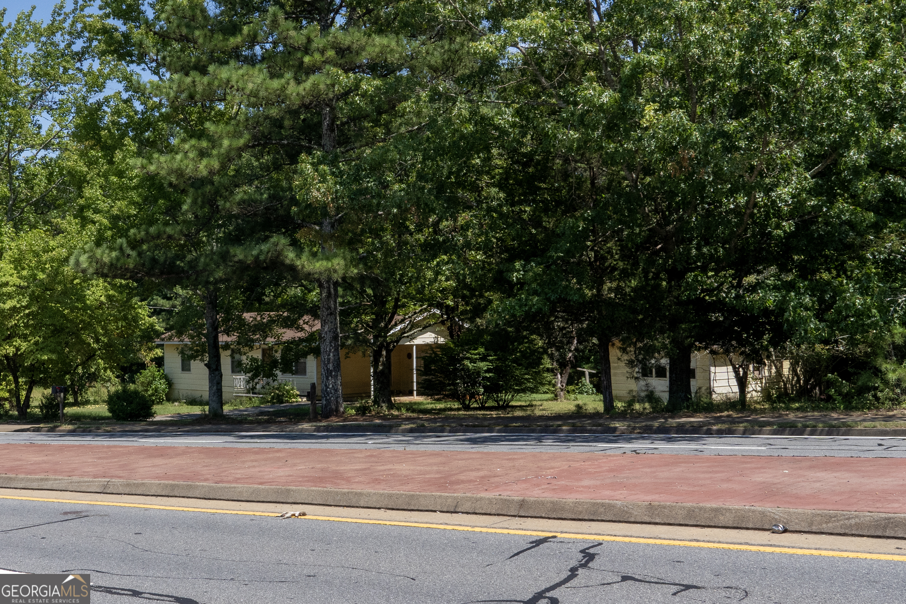 4556 Wade Green Road NW Property Photo 1