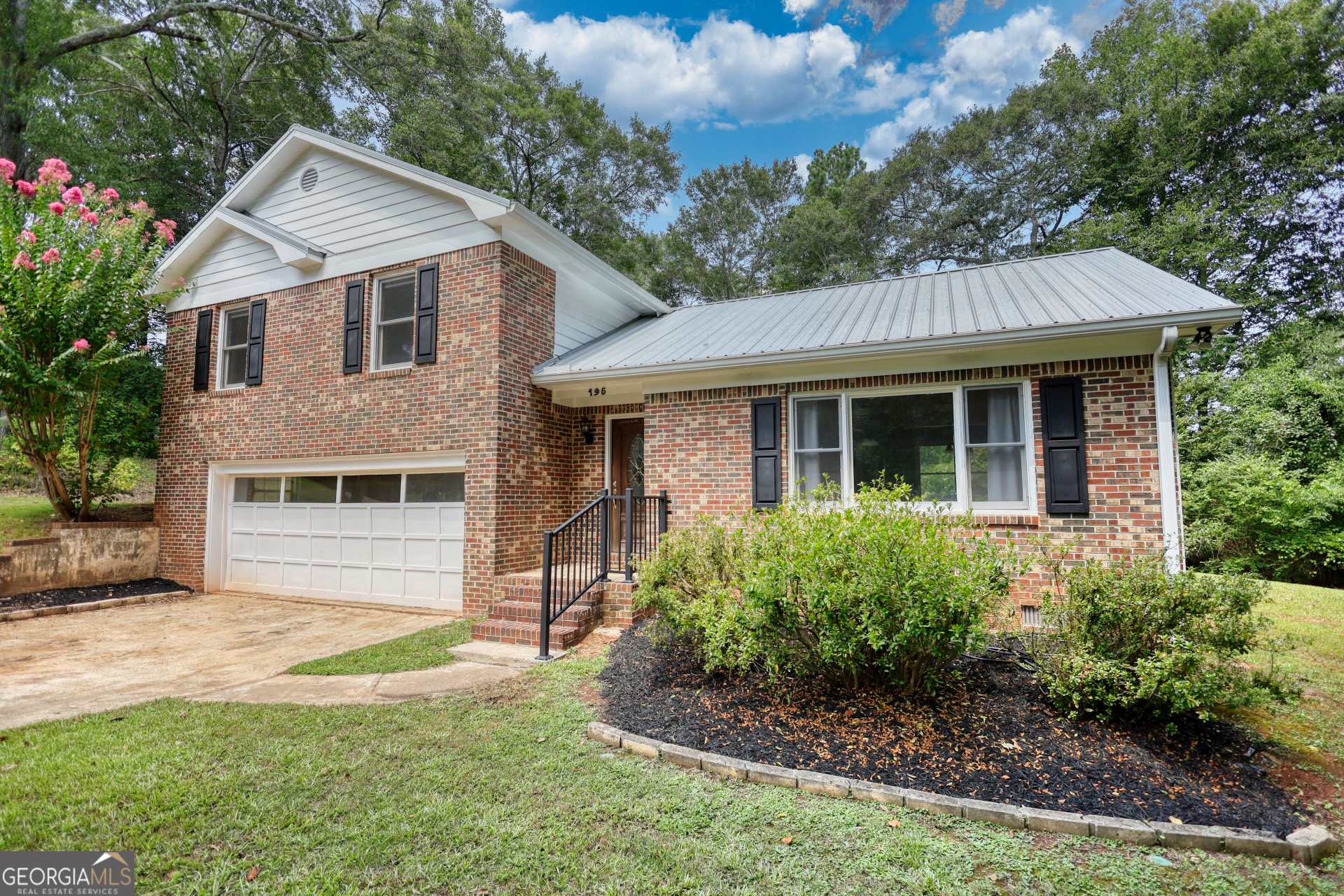 195 Vestavia Circle Property Photo 1