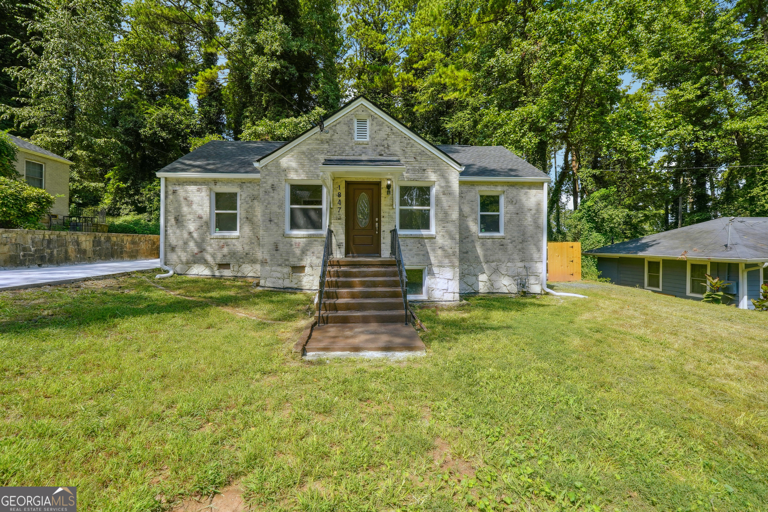 1847 Ridgeland Drive Property Photo 1