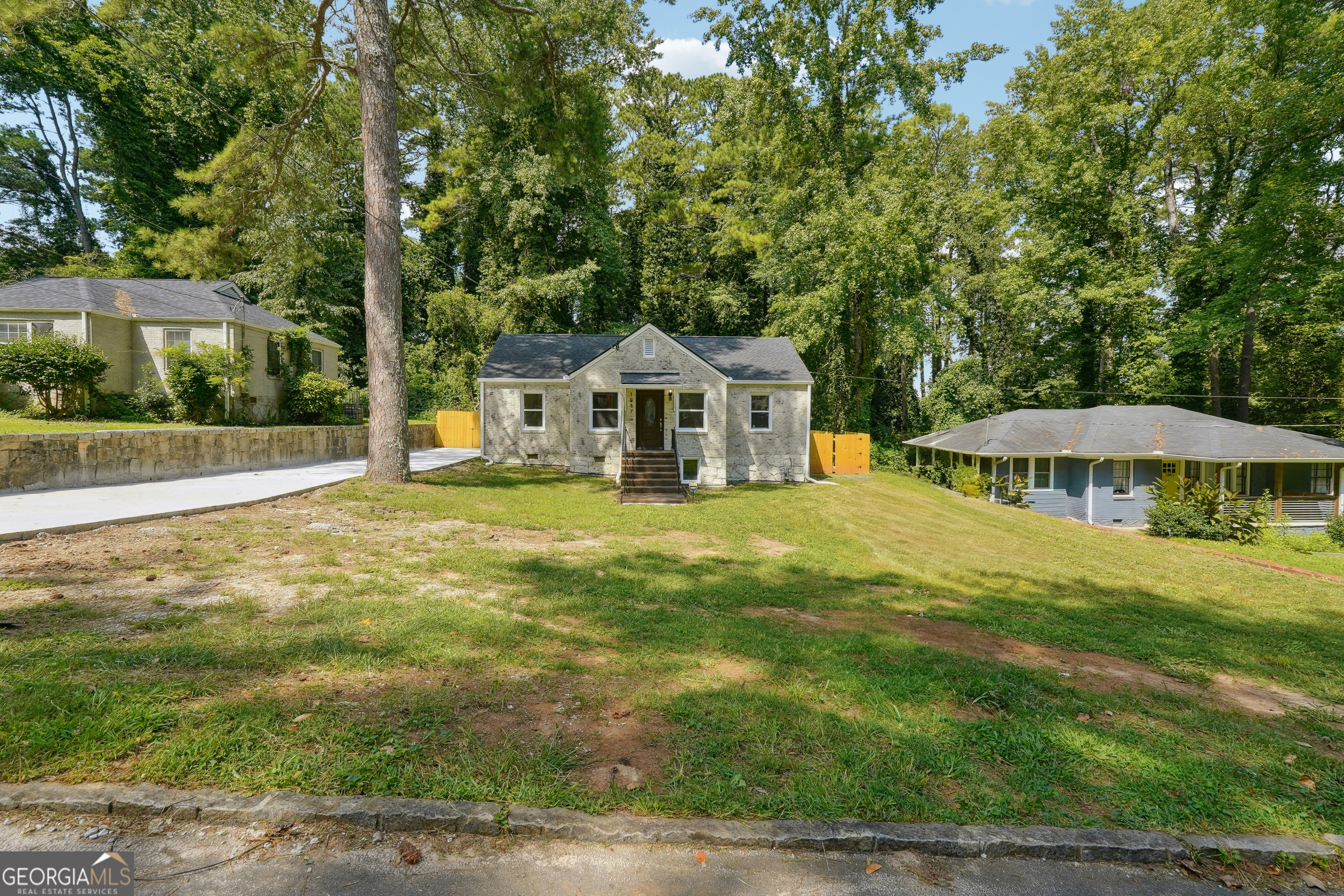 1847 Ridgeland Drive Property Photo 3