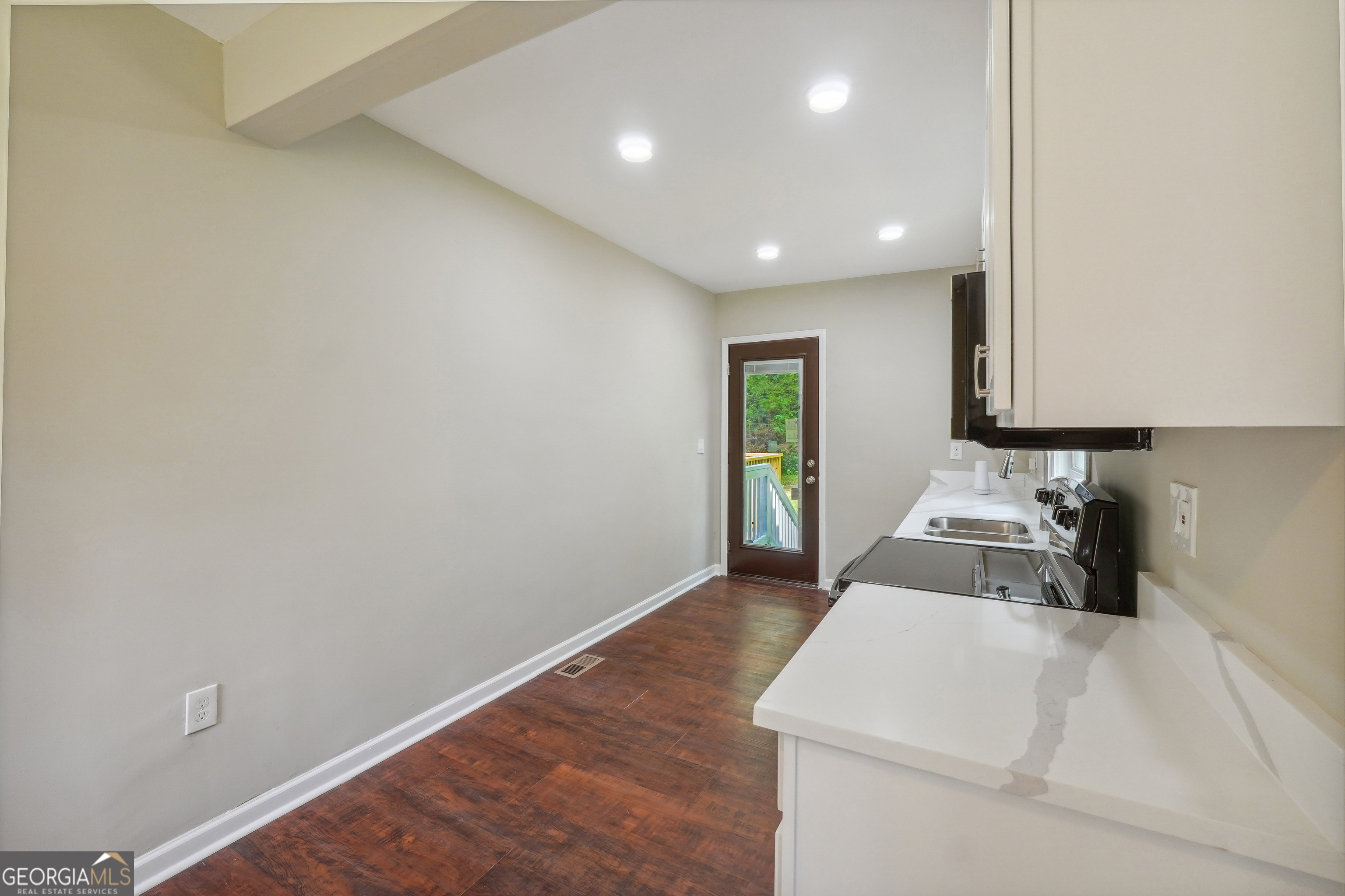 1847 Ridgeland Drive Property Photo 9