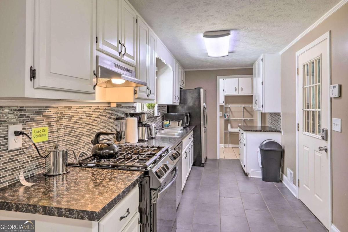6207 Moss Drive Property Photo 4