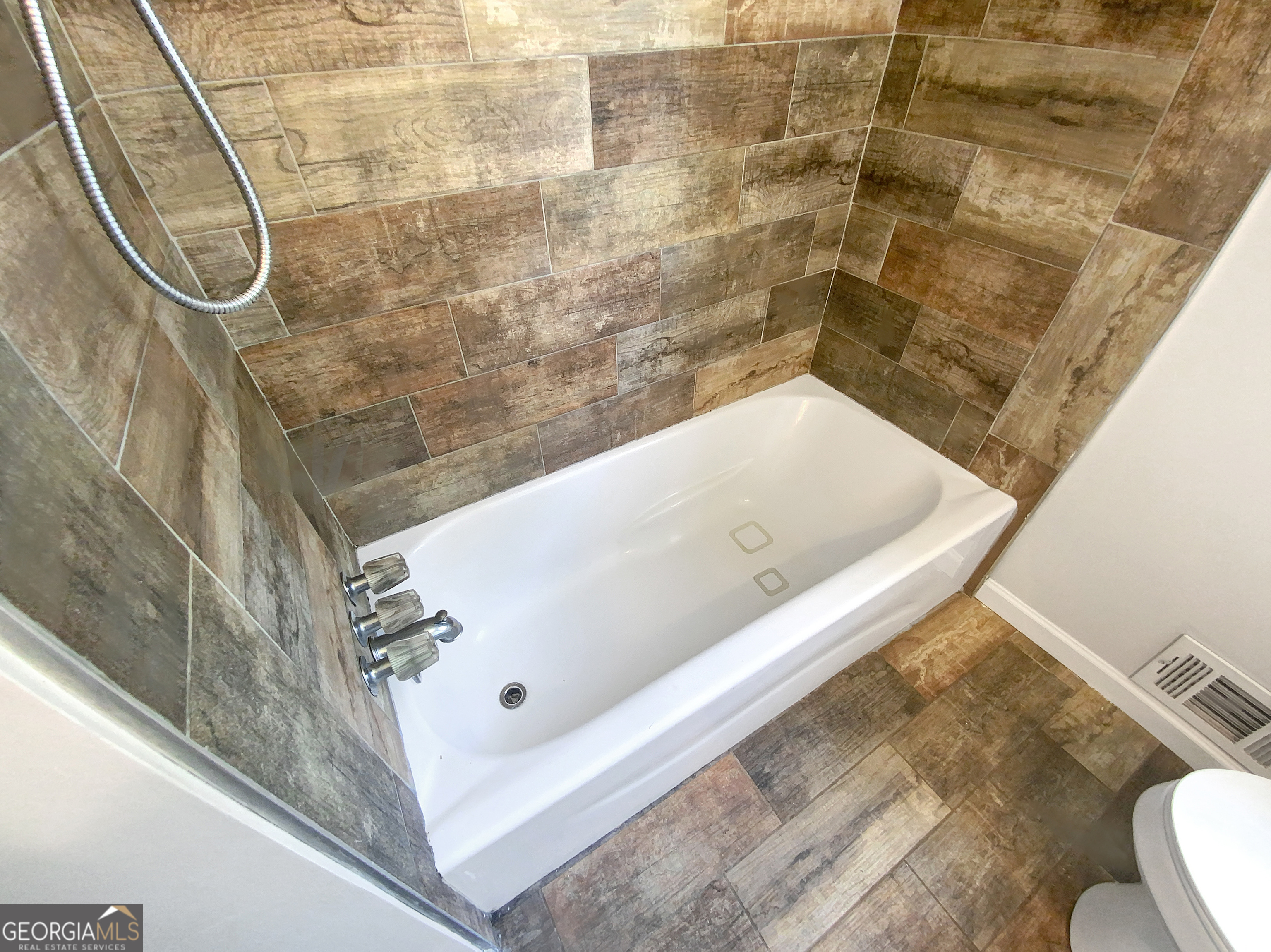 5084 Valley Lake Road Property Photo 7