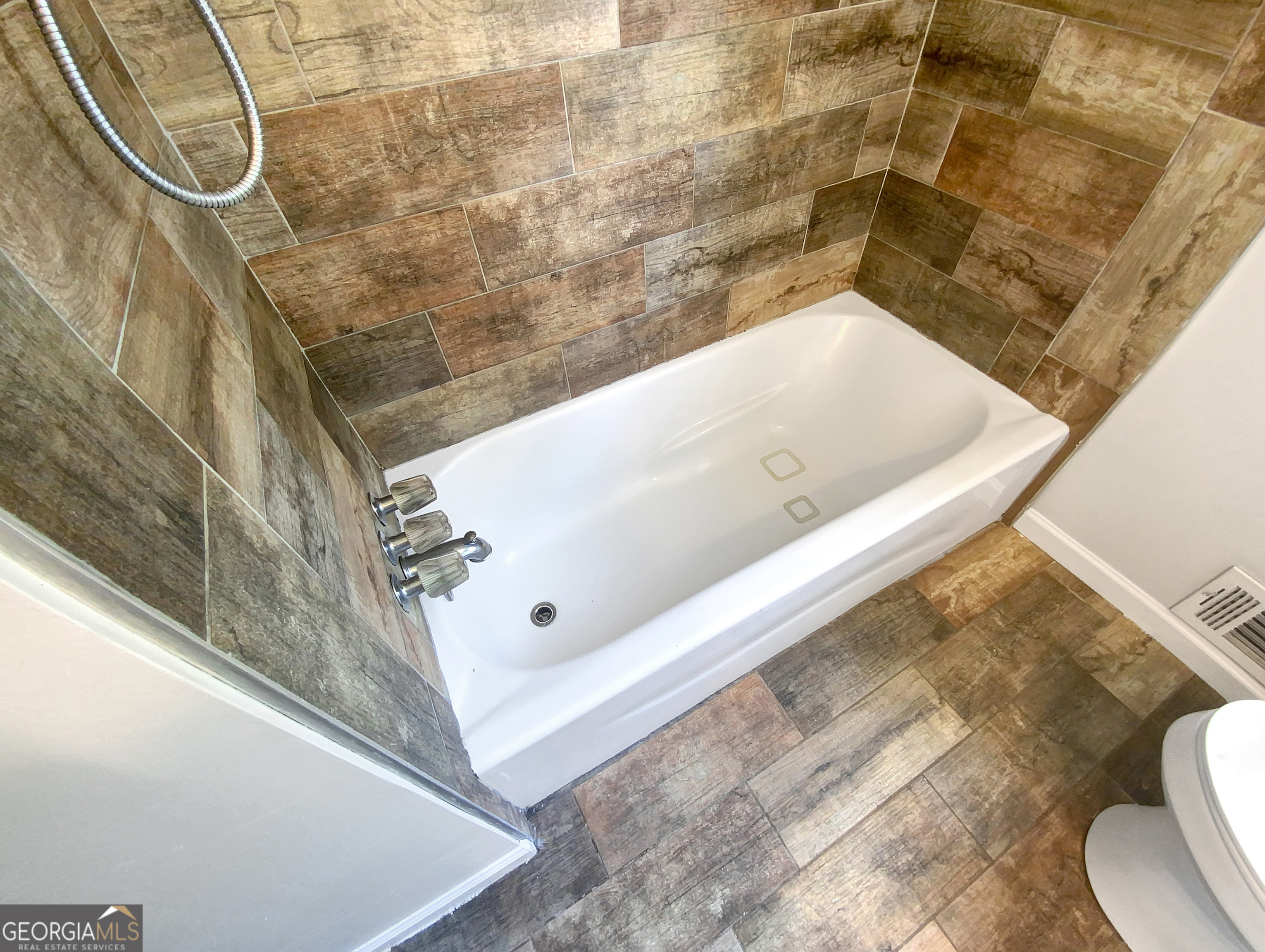 5084 Valley Lake Road Property Photo 14
