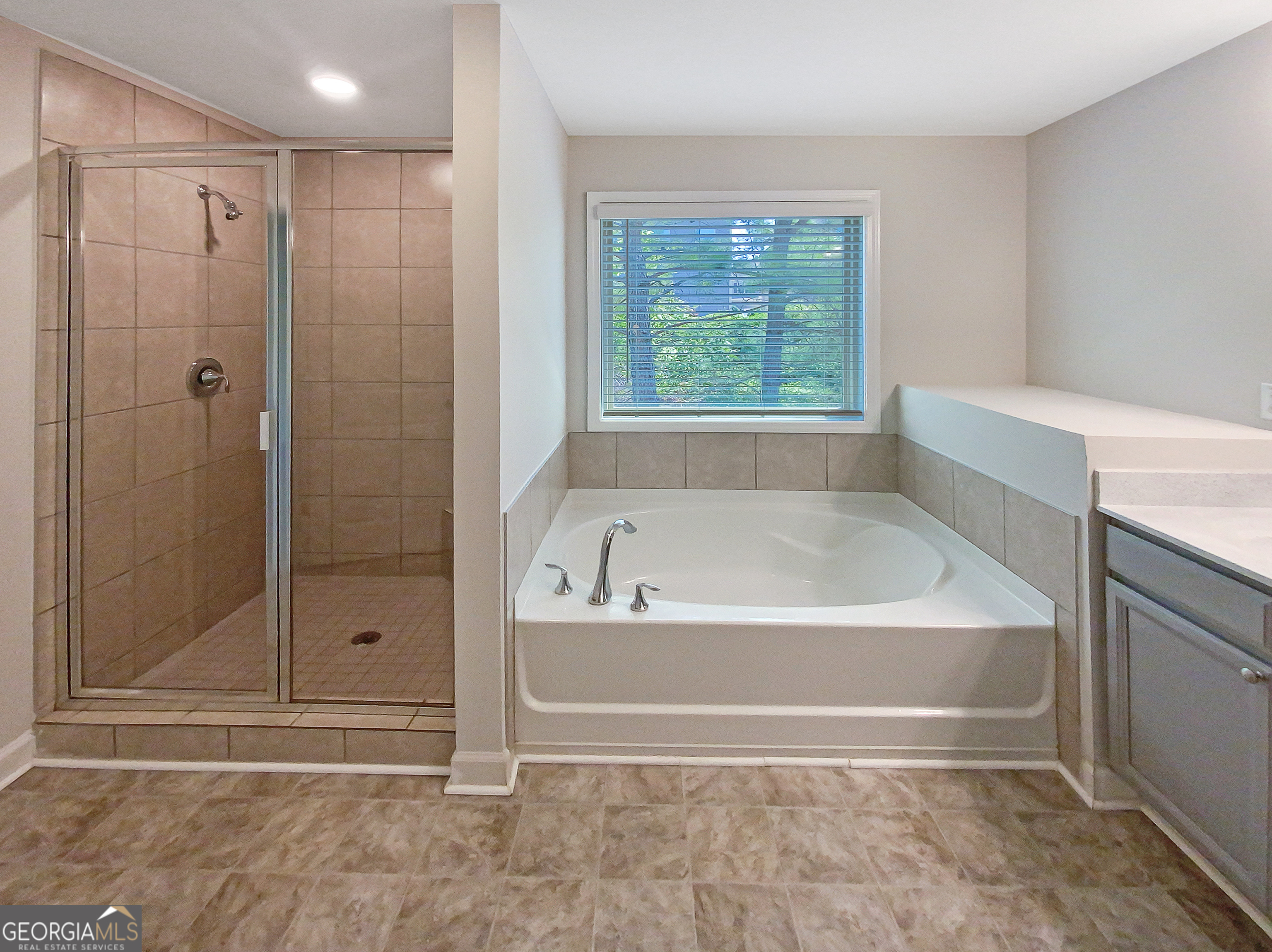3612 Moon Crest Drive Property Photo 5