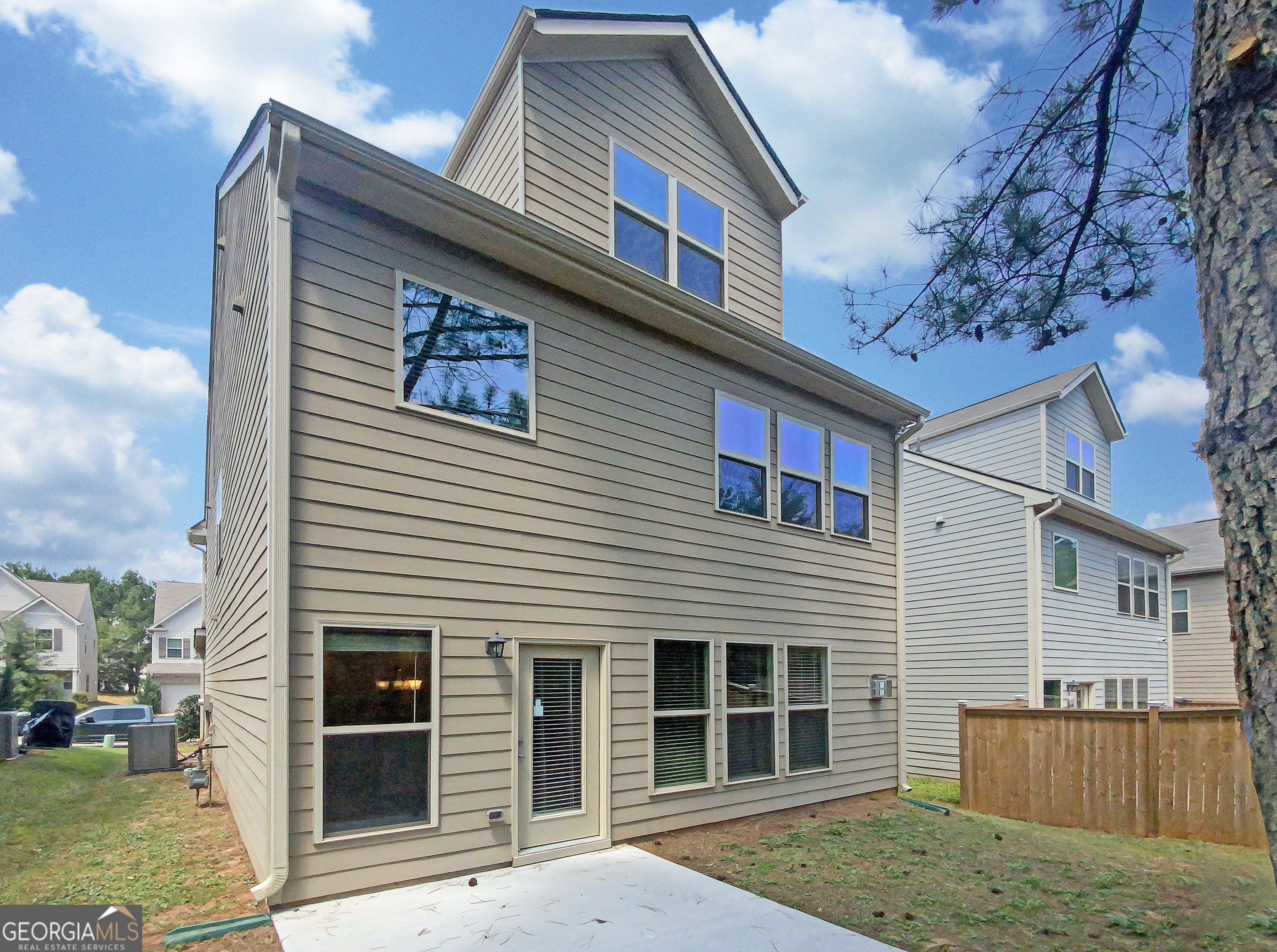 3612 Moon Crest Drive Property Photo 6
