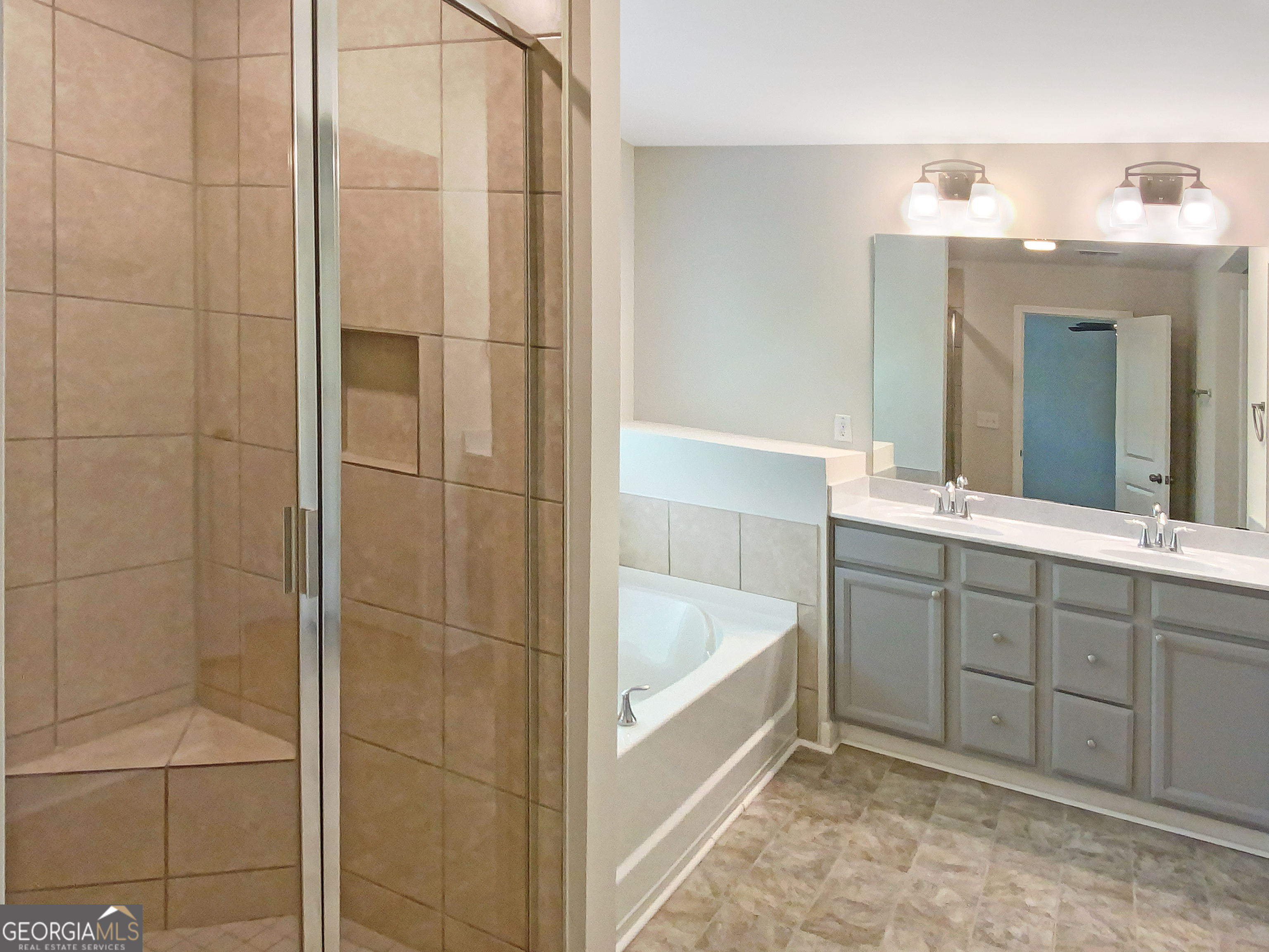 3612 Moon Crest Drive Property Photo 14