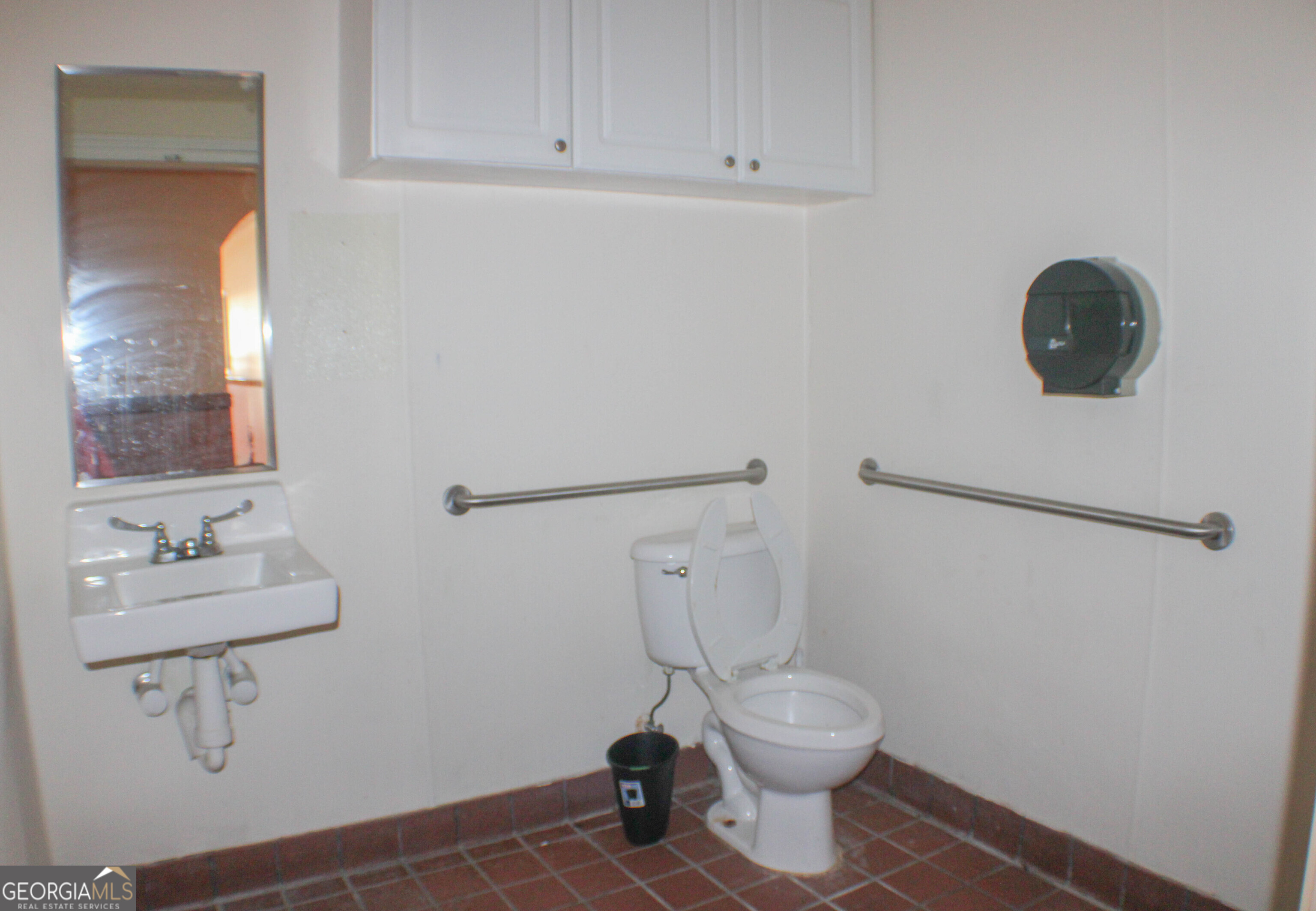 325 N Main Street Property Photo 11