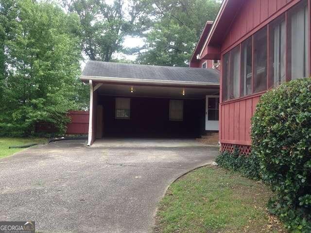 3061 Sandy Plains Road Property Photo 2