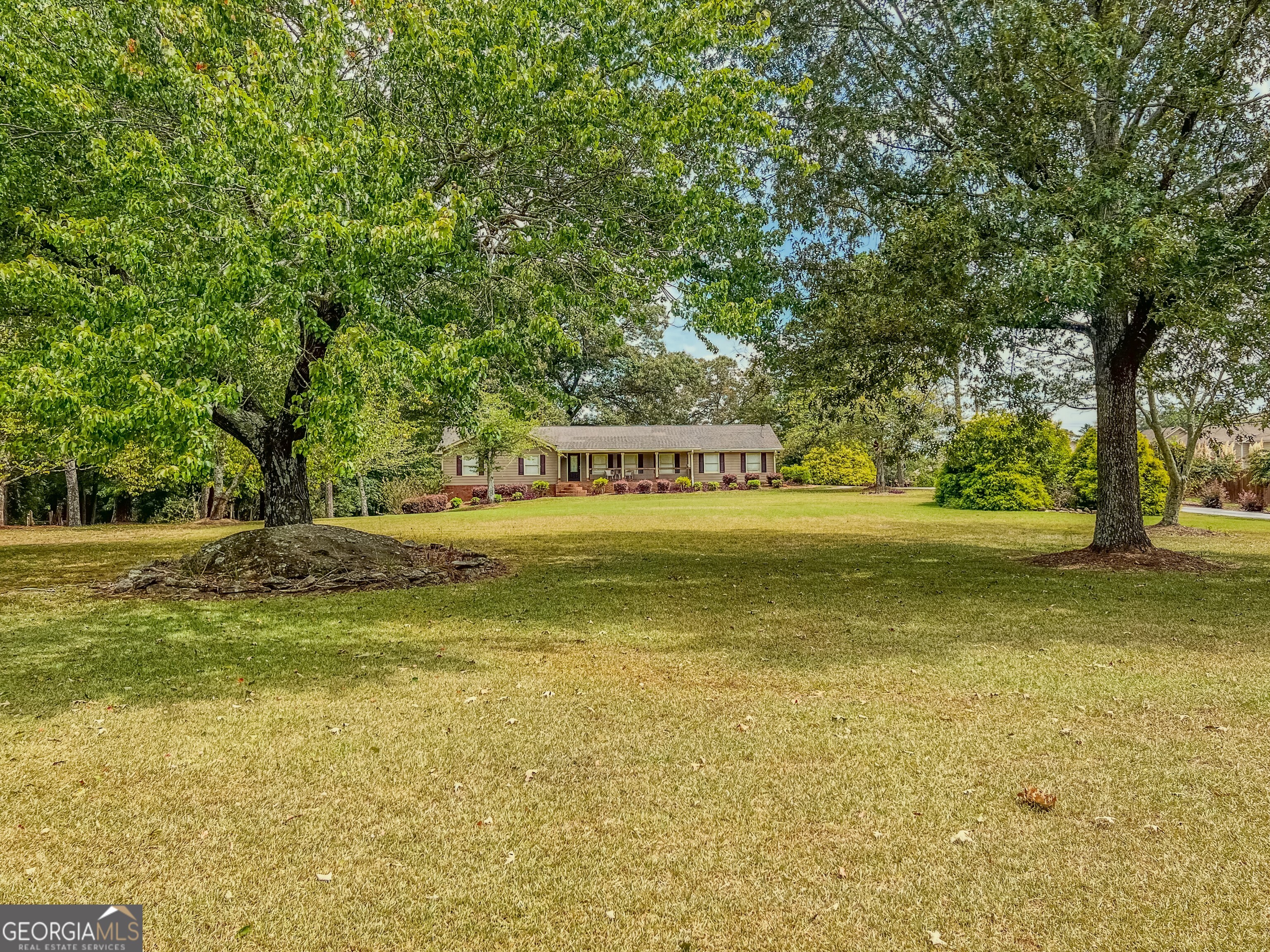 1152 Harbins Road Property Photo 3