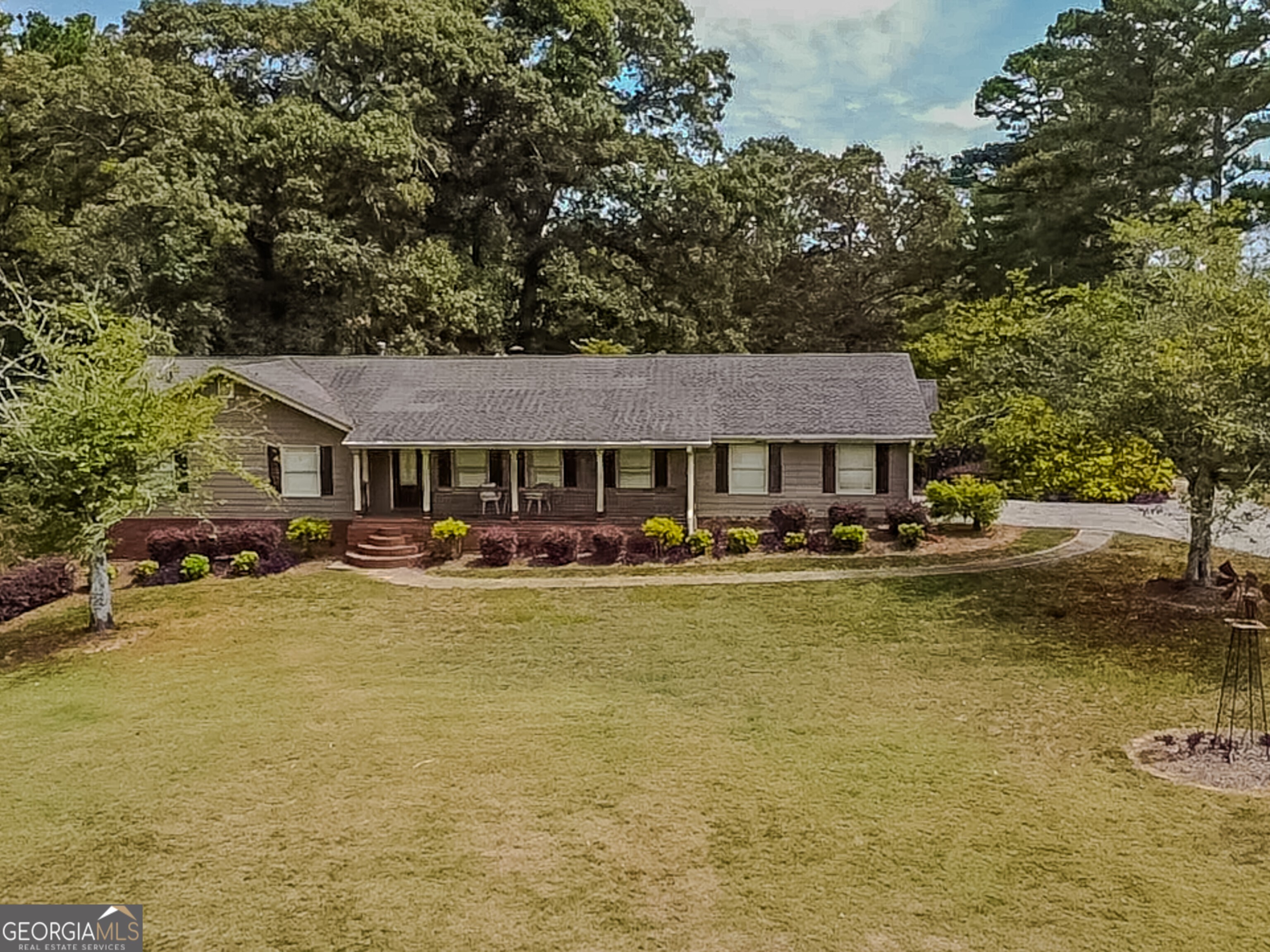 1152 Harbins Road Property Photo 5