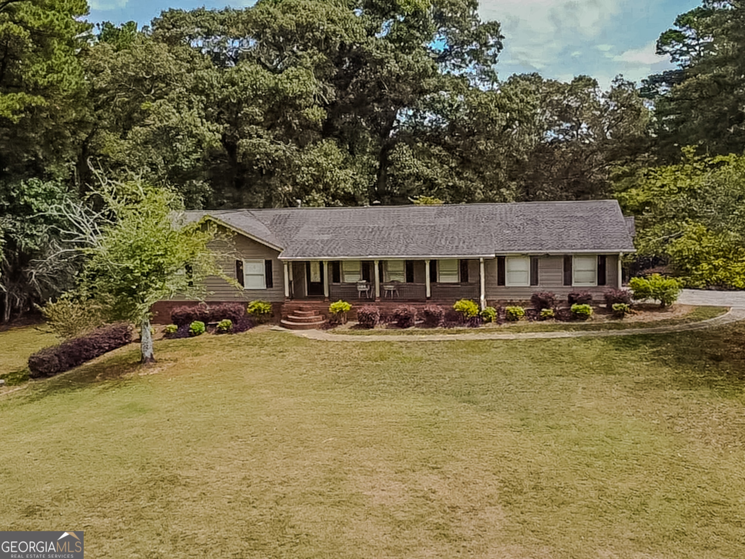 1152 Harbins Road Property Photo 6