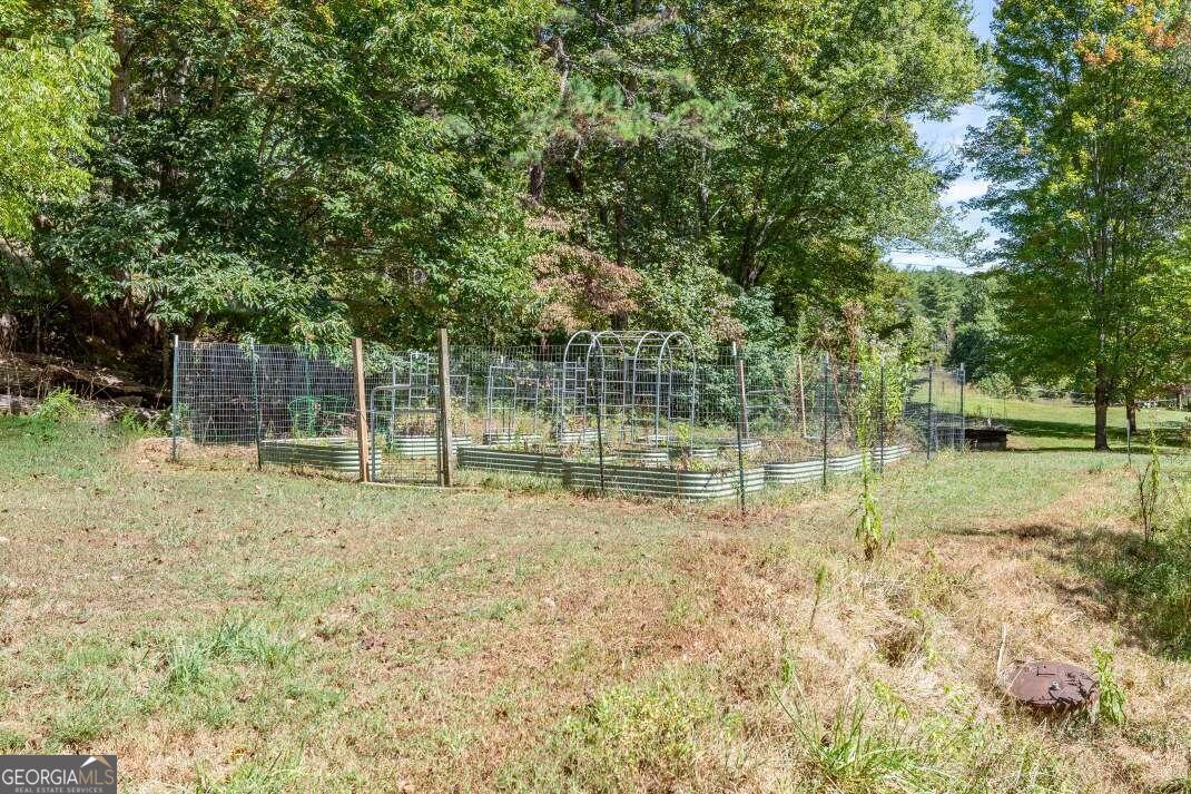 1016 Mull Road Property Photo 5