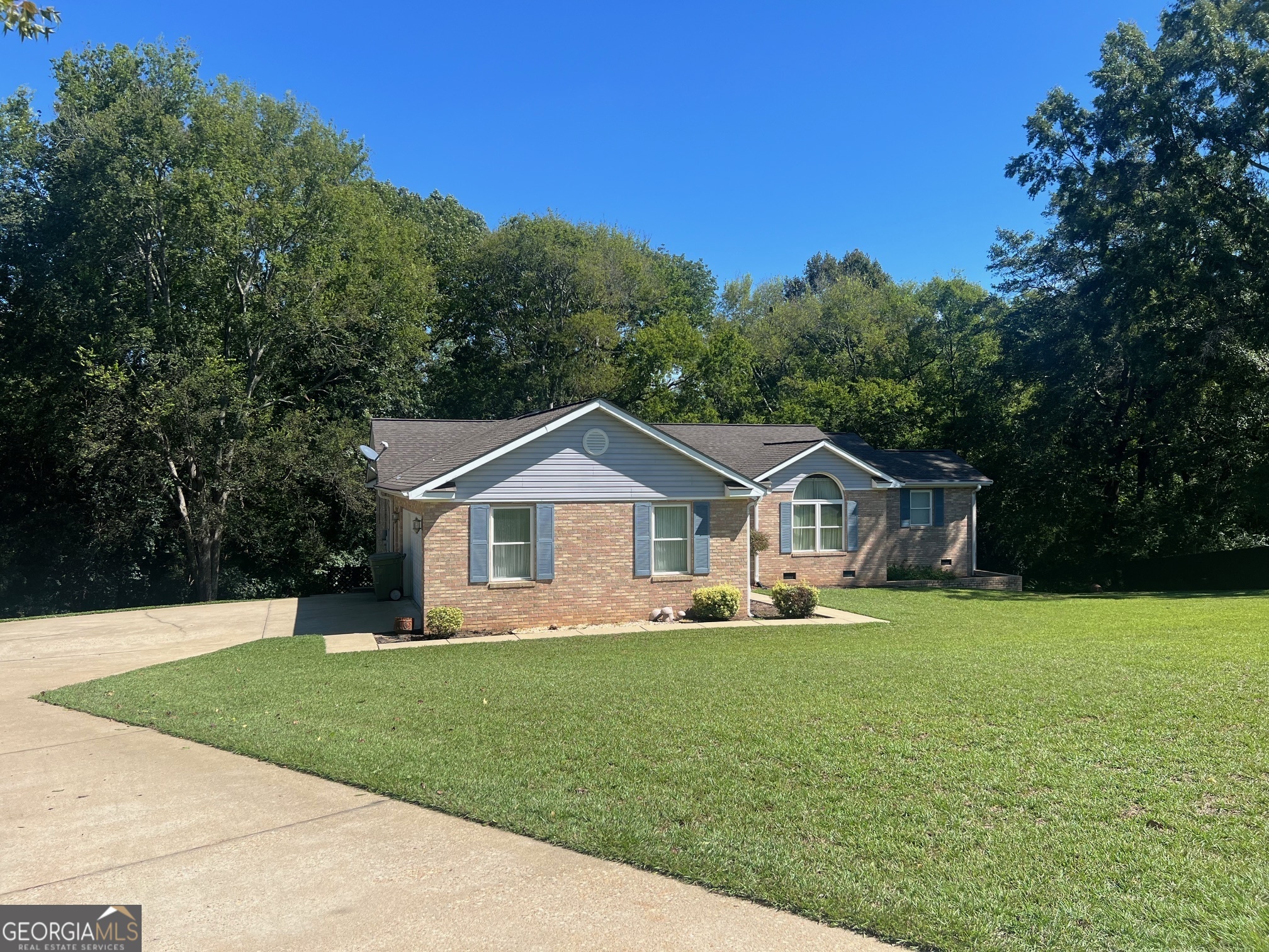 14 Davis Drive Property Photo 1