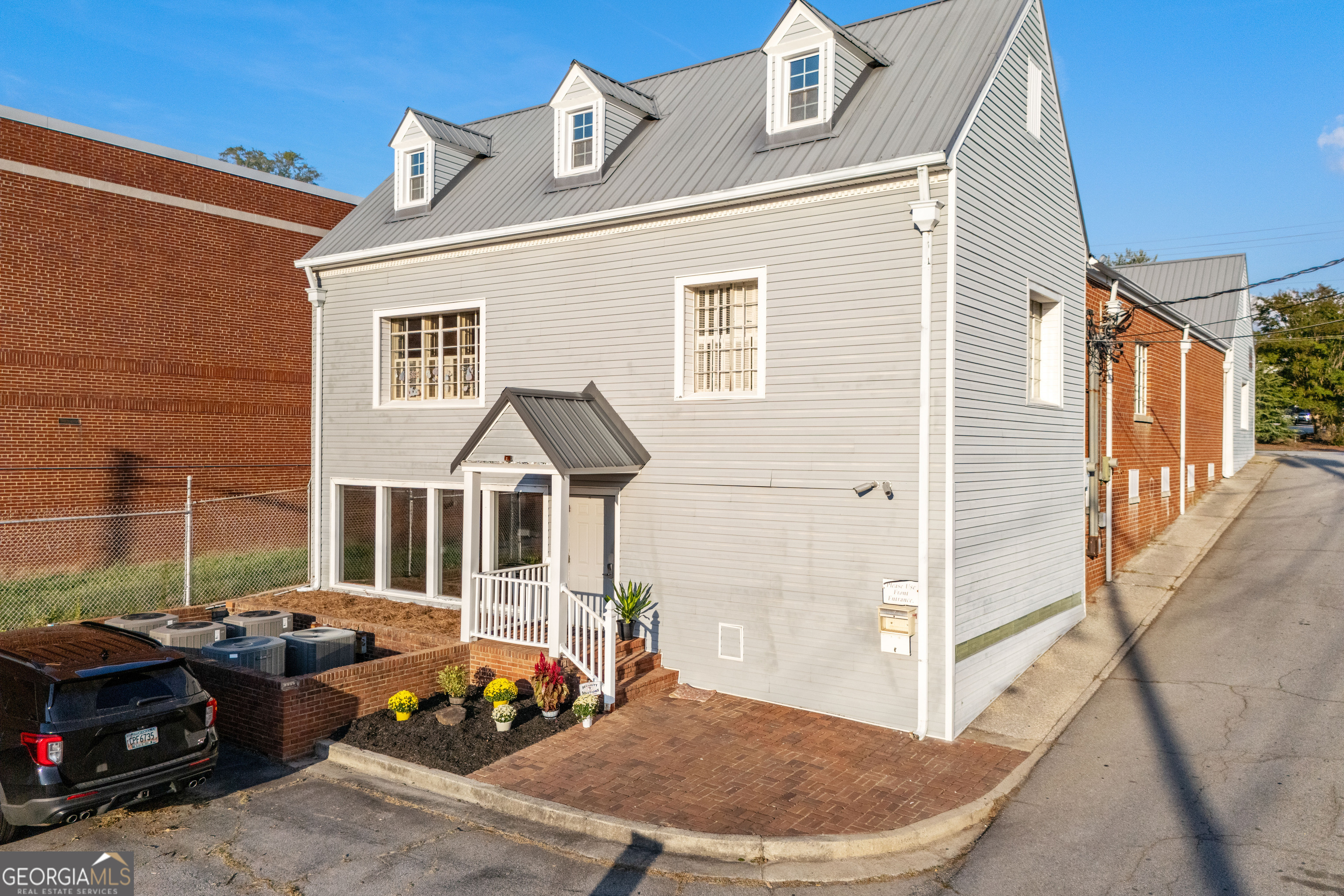 402 Rome Street Property Photo 8