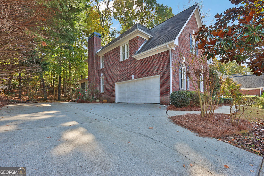 1620 Silverleaf Way Property Photo 5