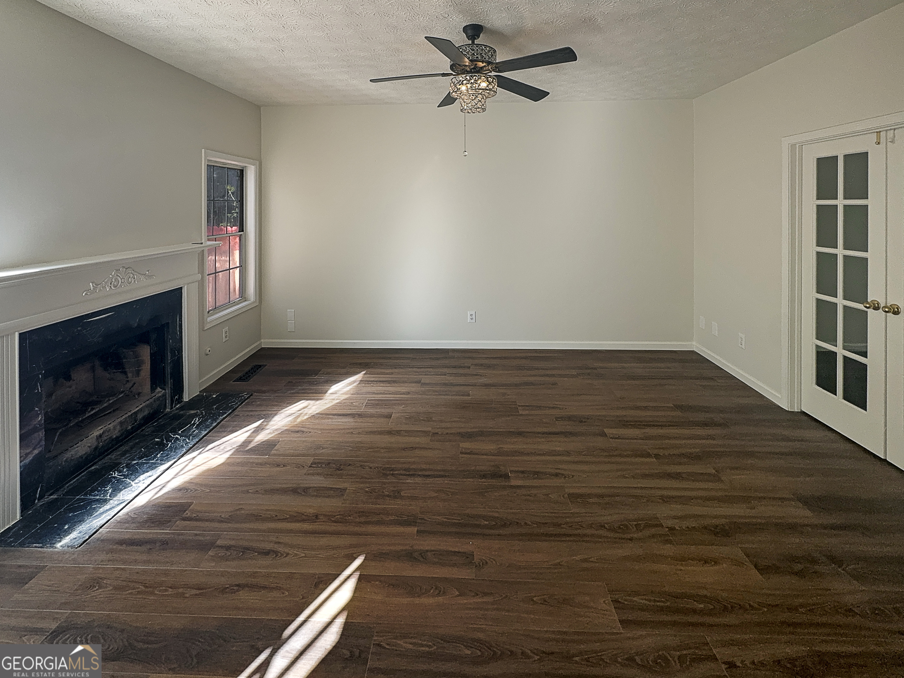 200 Eagle Glen Court Property Photo 3