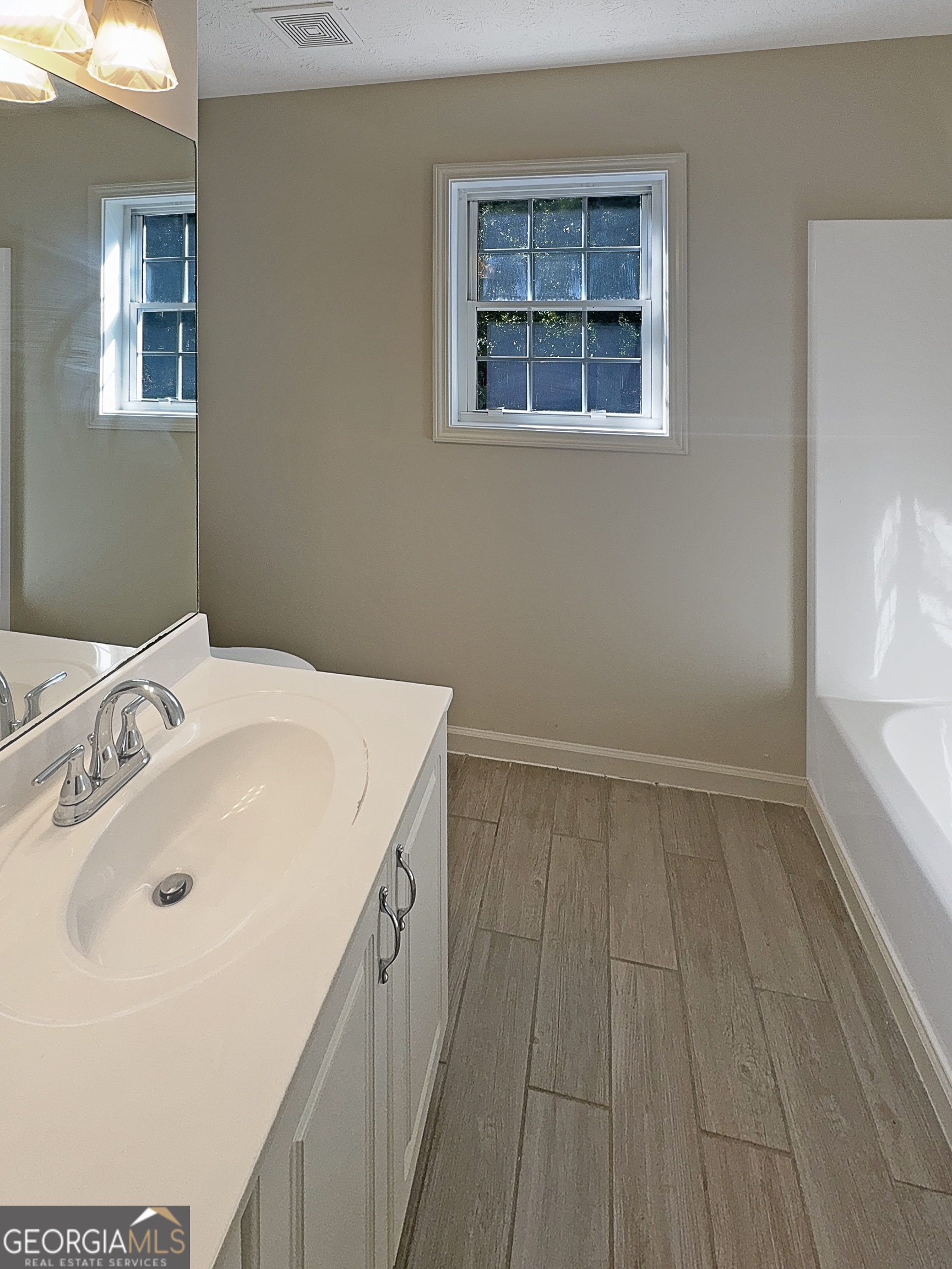 200 Eagle Glen Court Property Photo 8