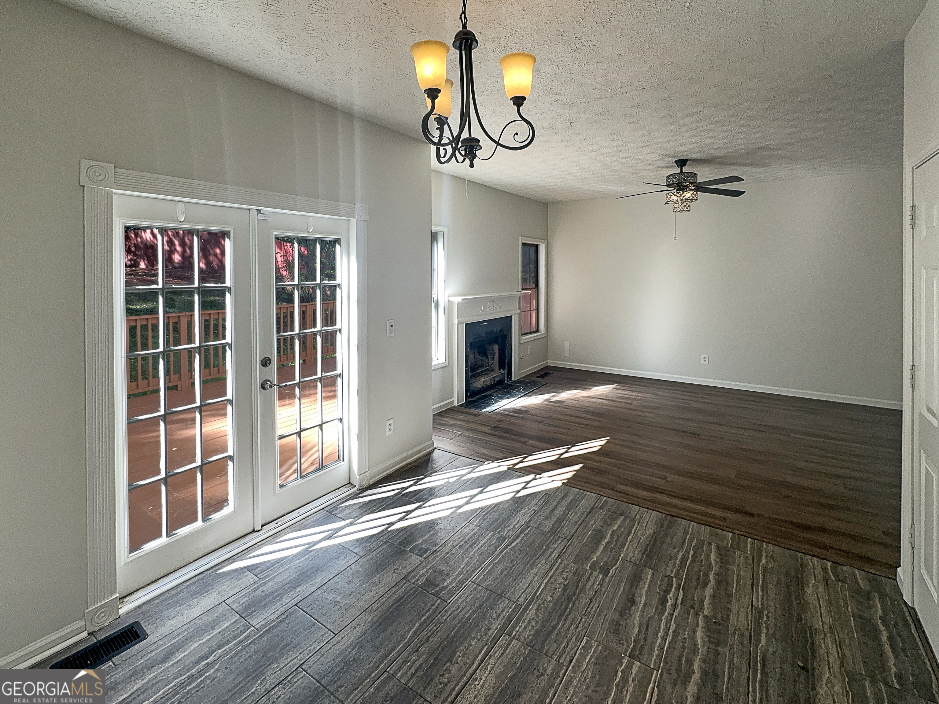 200 Eagle Glen Court Property Photo 16