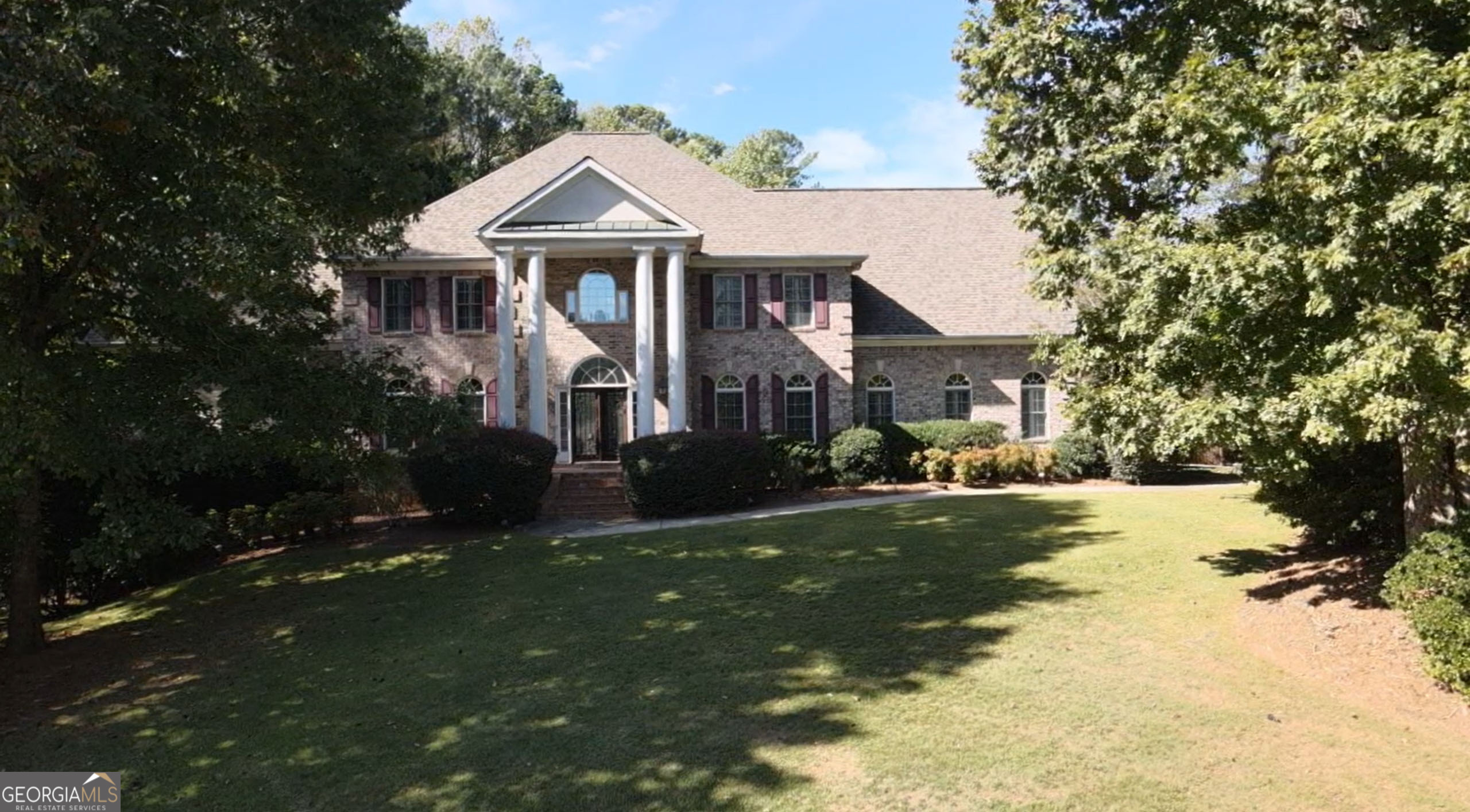 5335 Saville Drive Property Photo 1