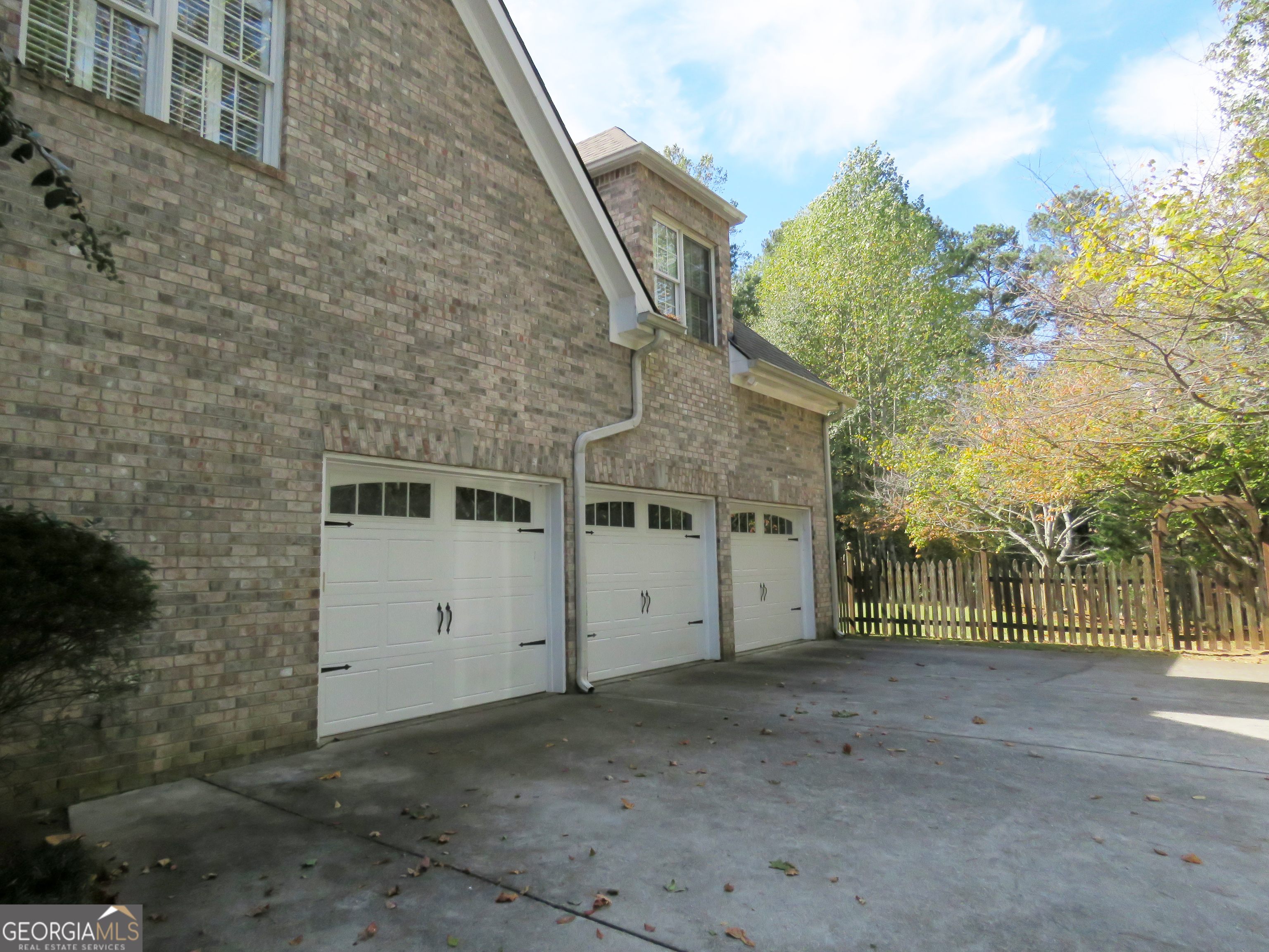 5335 Saville Drive Property Photo 9