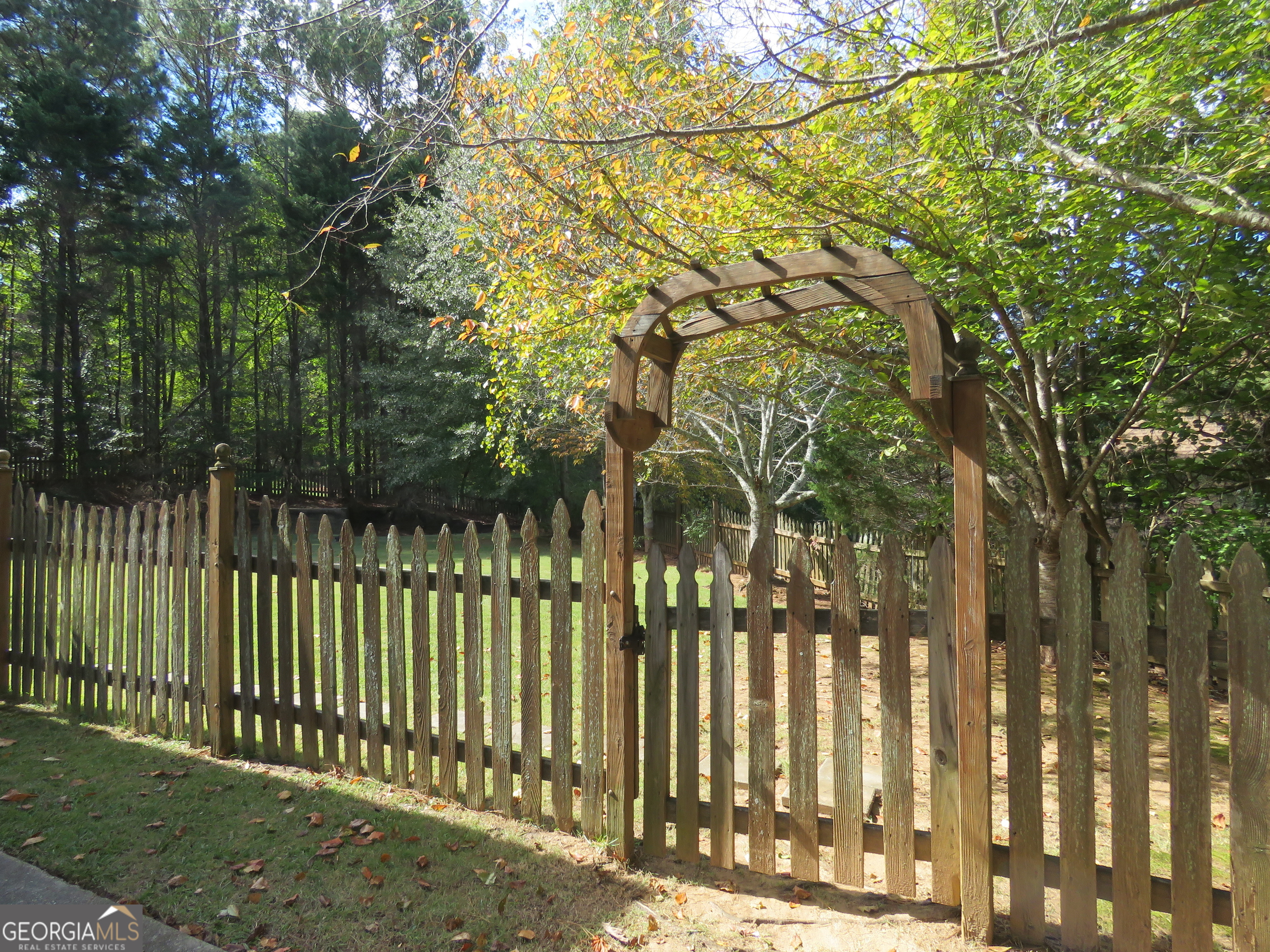 5335 Saville Drive Property Photo 10