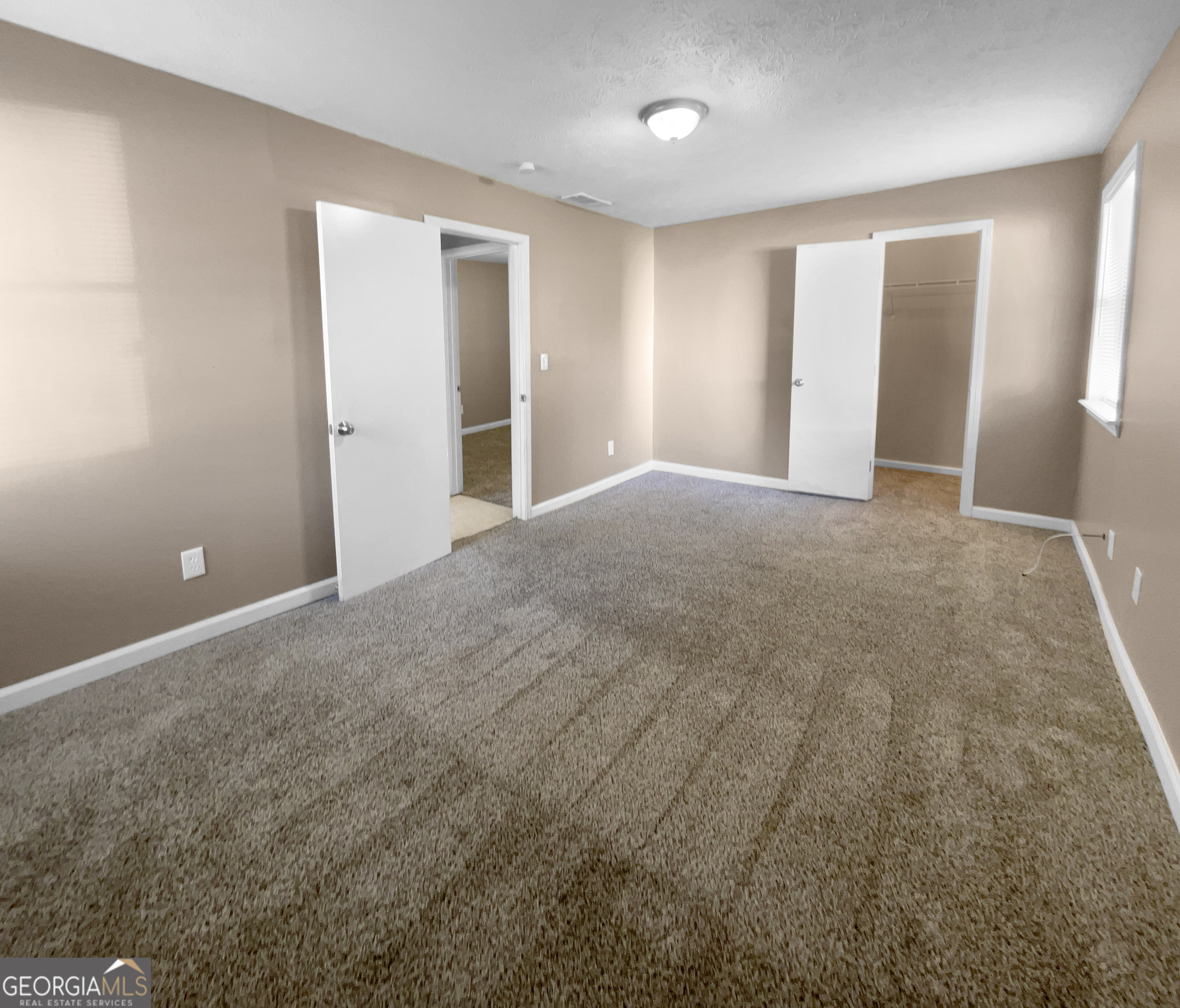 125 Cainwood Court W Property Photo 5