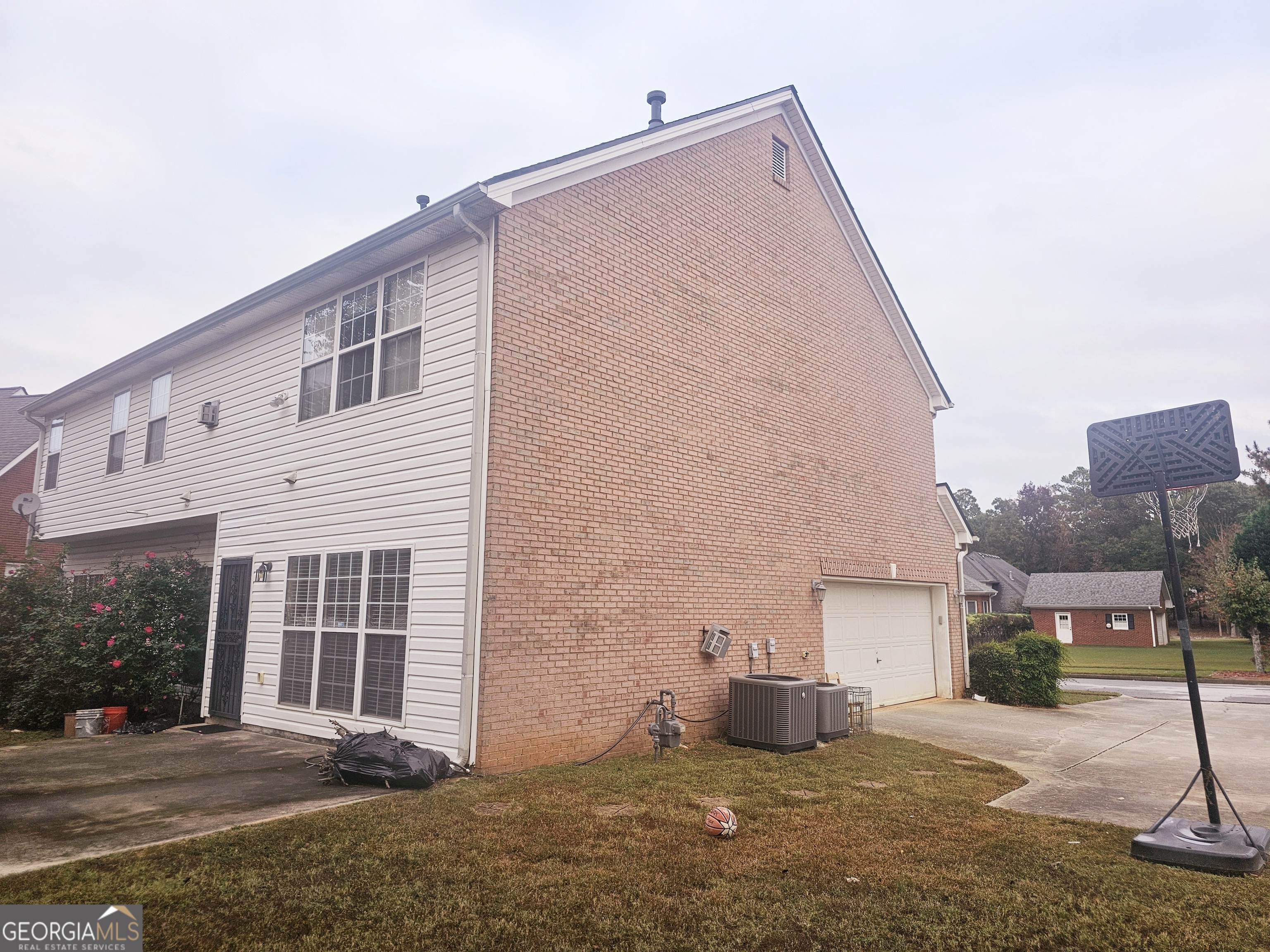 1402 Aramore Drive Se Property Photo 7