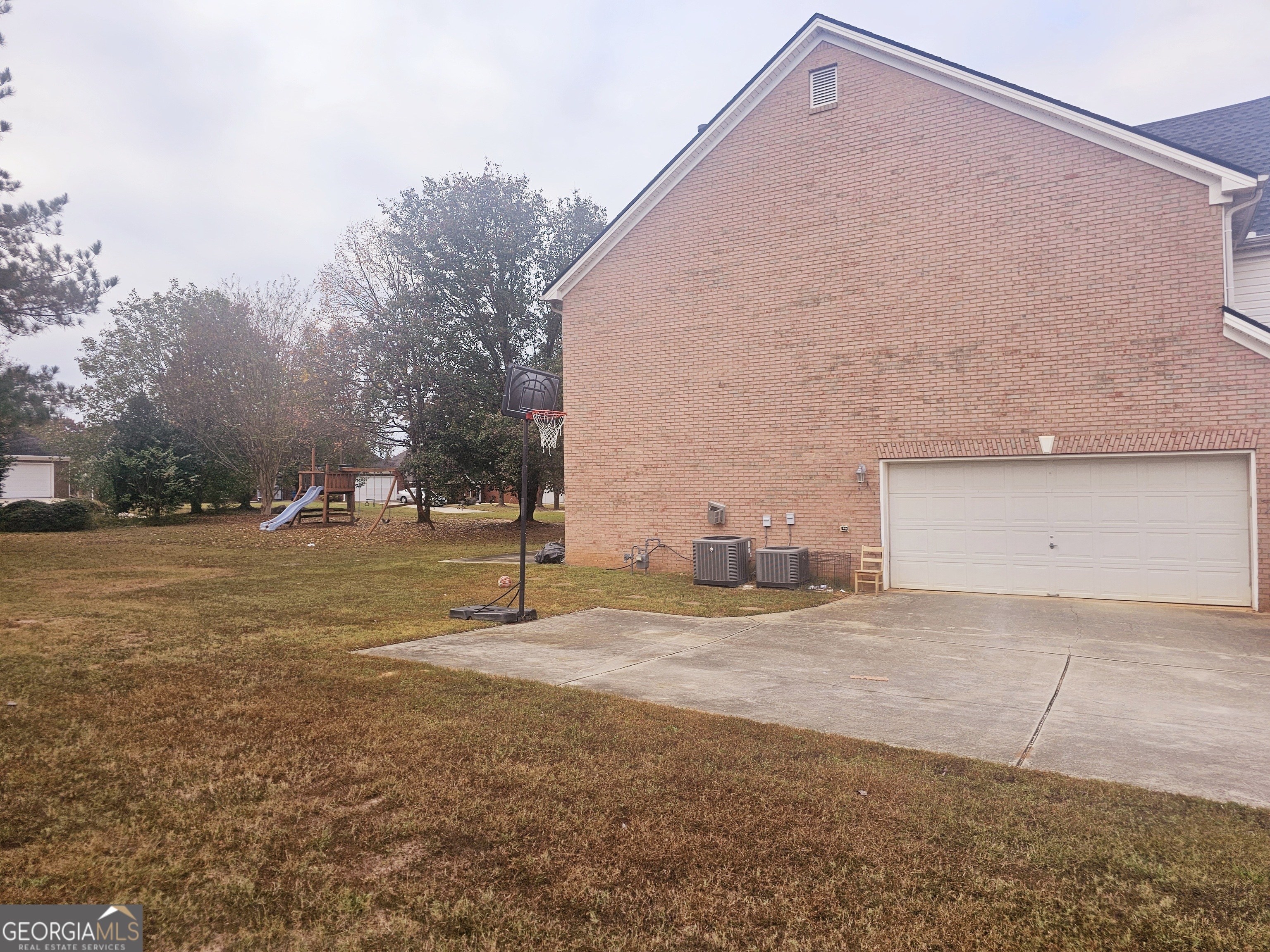 1402 Aramore Drive Se Property Photo 9