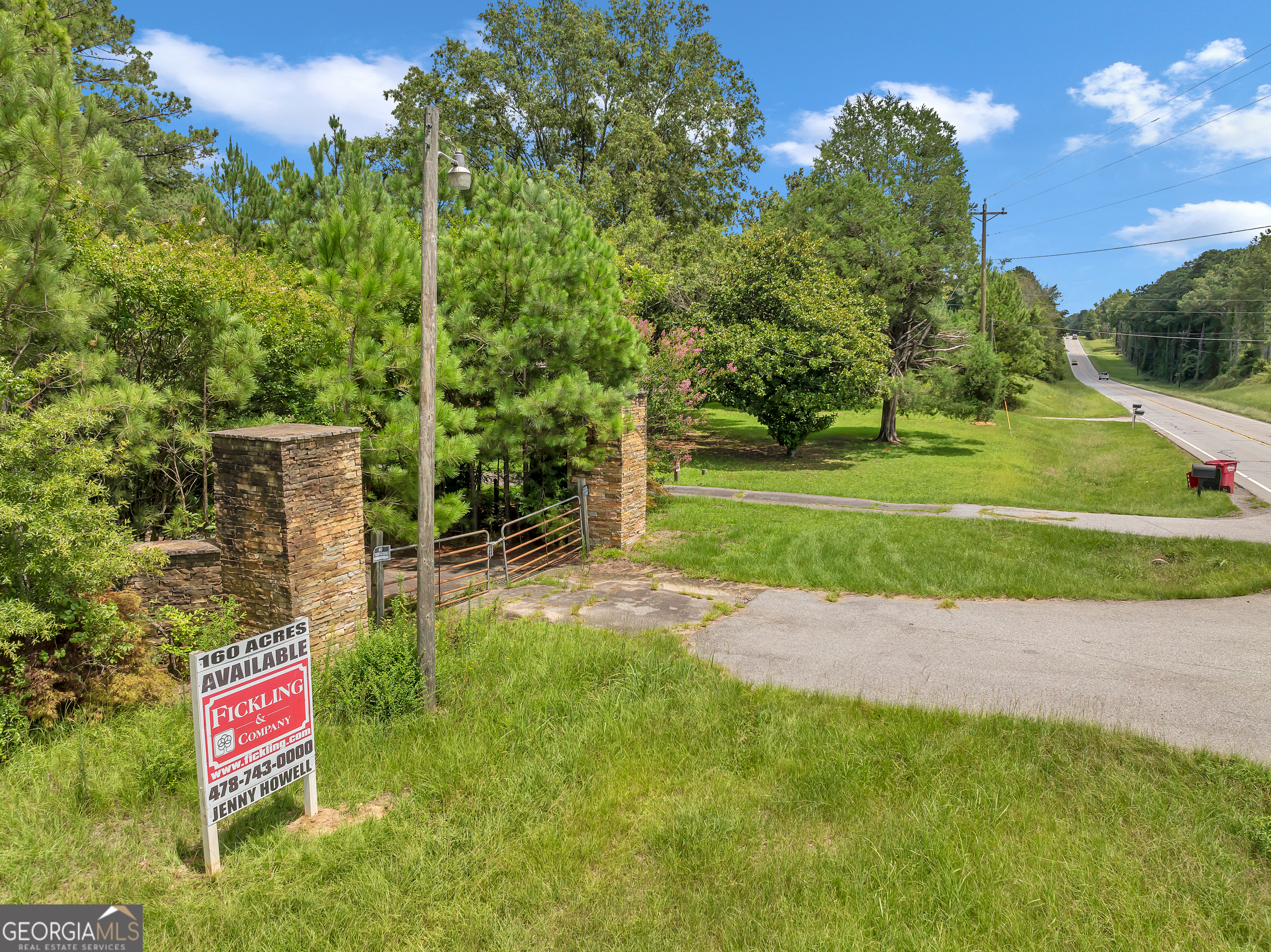 7359 Thomaston Road Property Photo 2