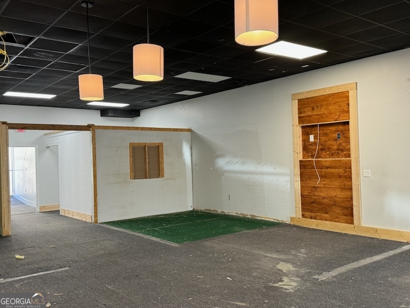 133 Hill Street S Property Photo 4