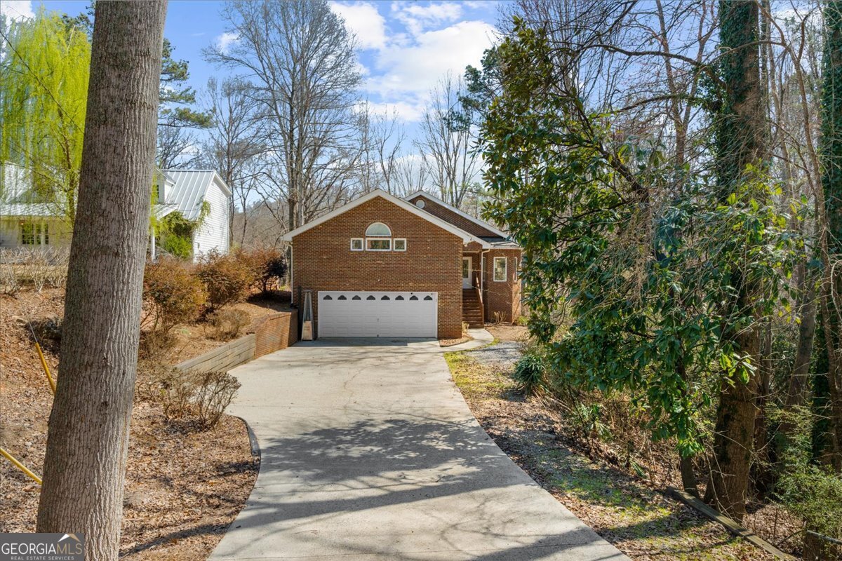 6137 White Oak Drive Property Photo 4