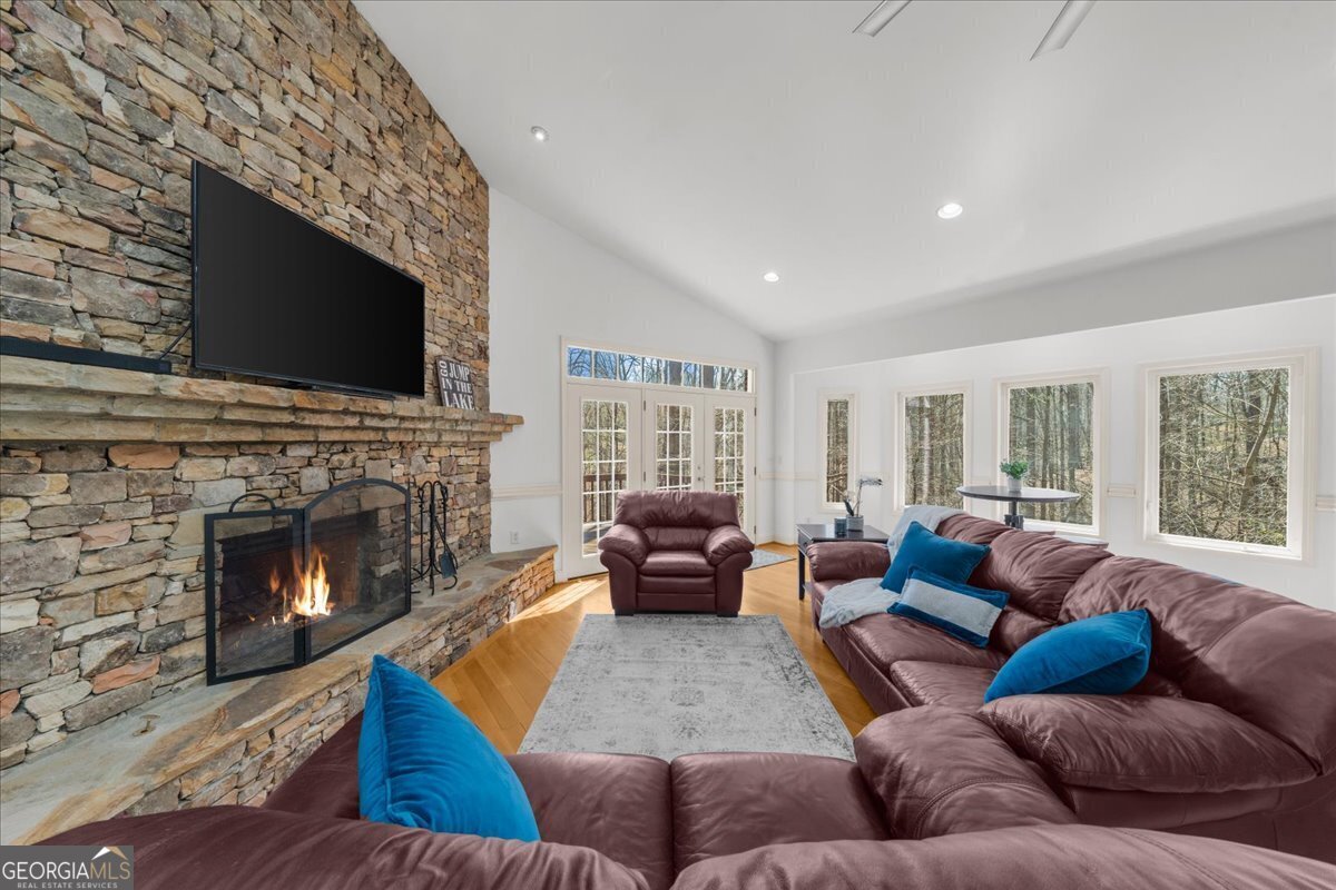 6137 White Oak Drive Property Photo 10