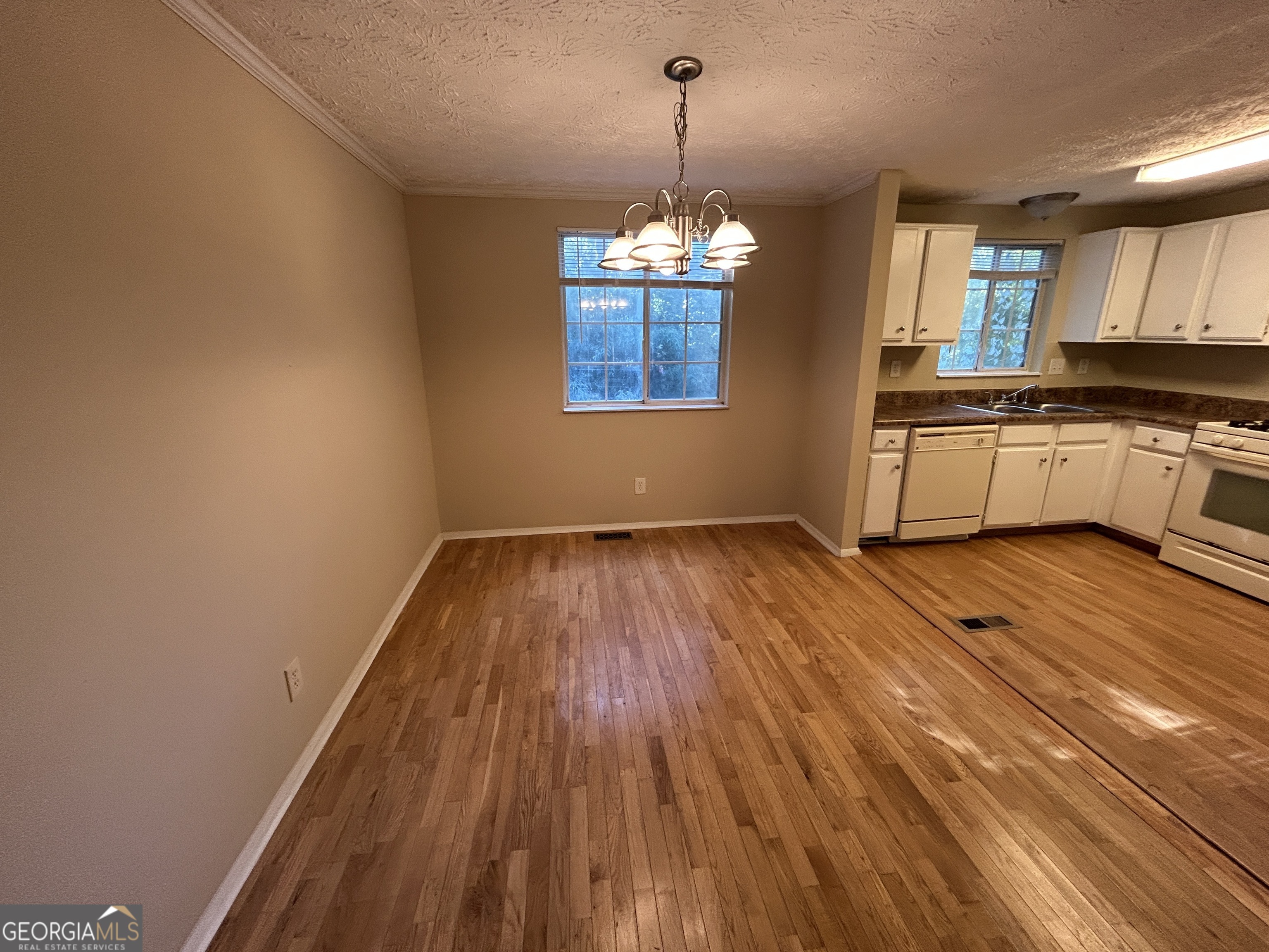 493 Village Square Court Property Photo 6