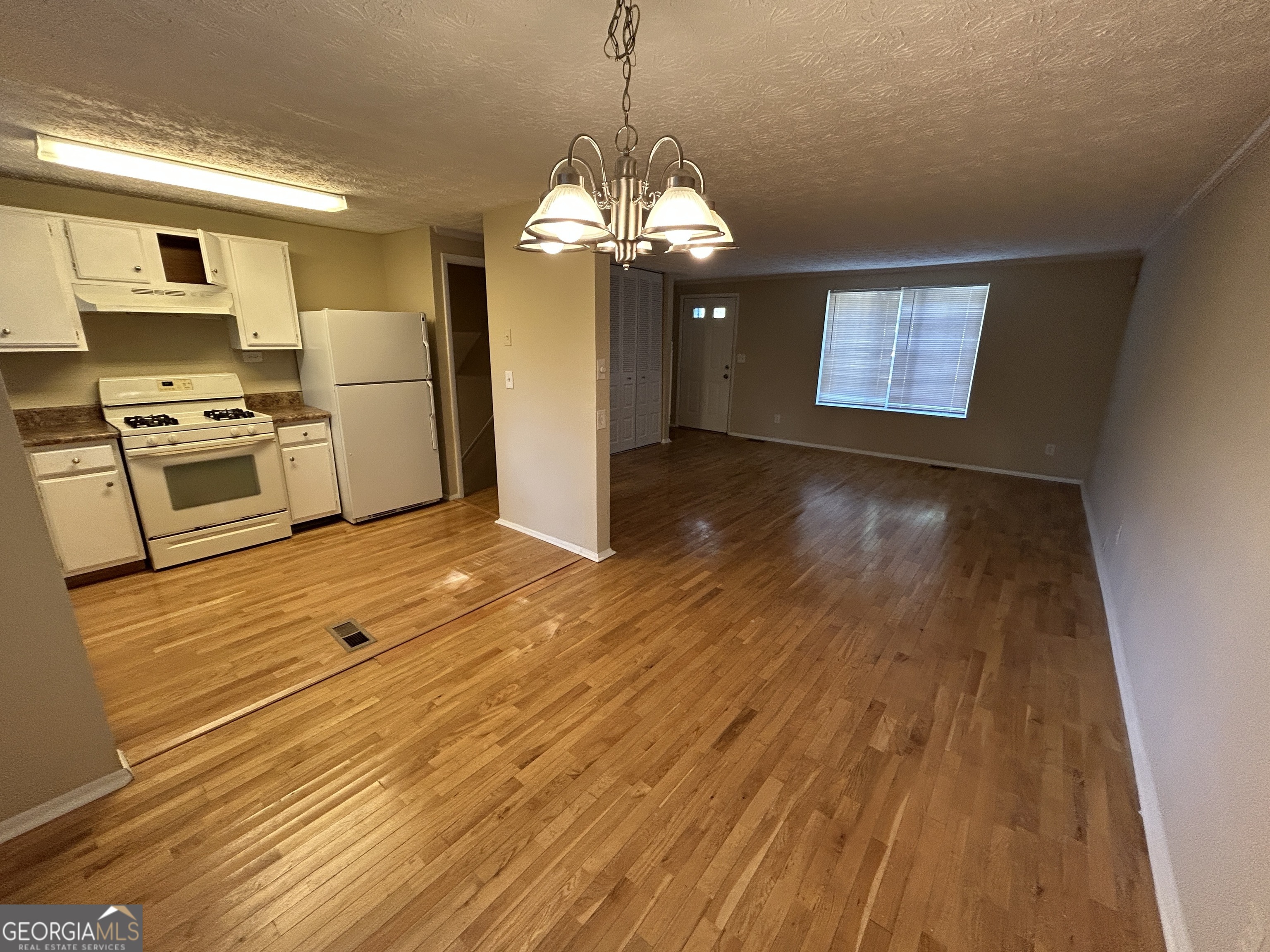 493 Village Square Court Property Photo 9