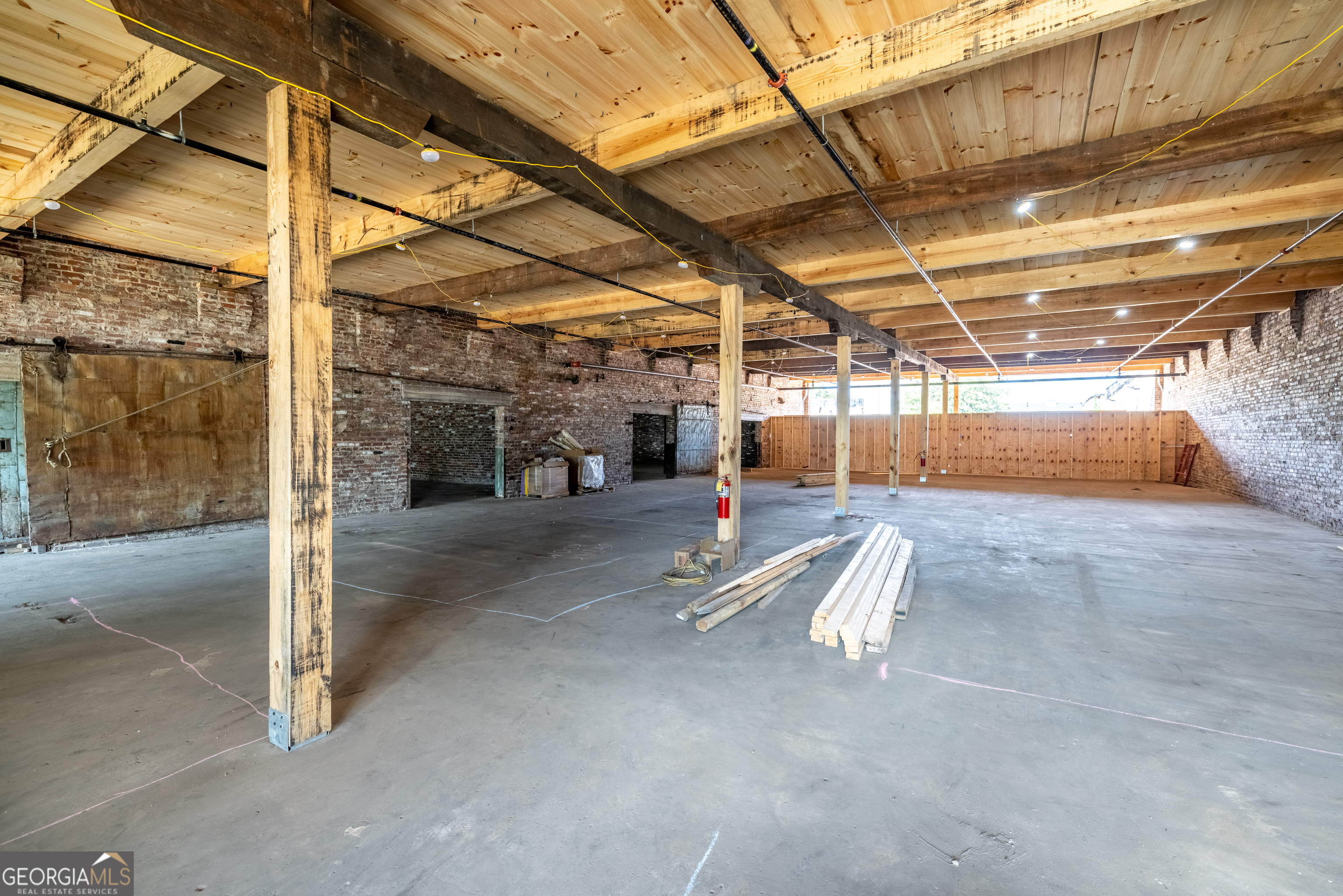 314 E 1st Avenue Property Photo 11