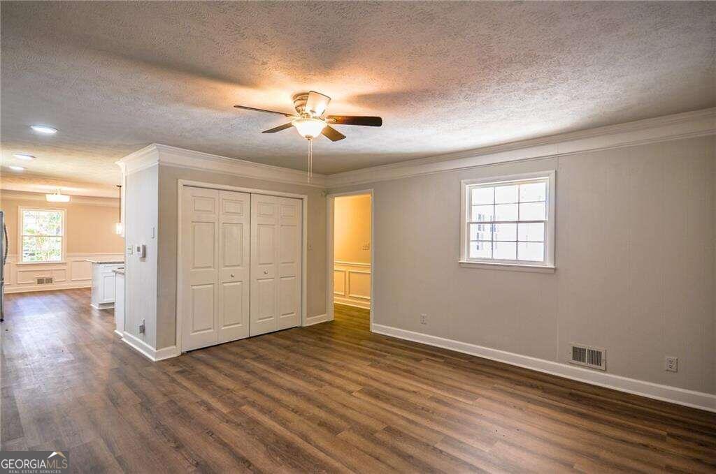 1328 White Oak Street Se Property Photo 5