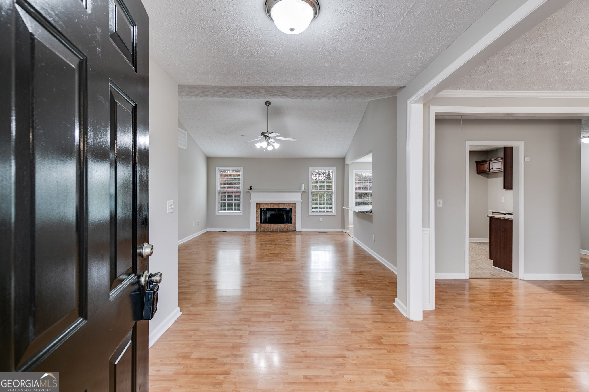 112 Valley Edge Drive Property Photo 4