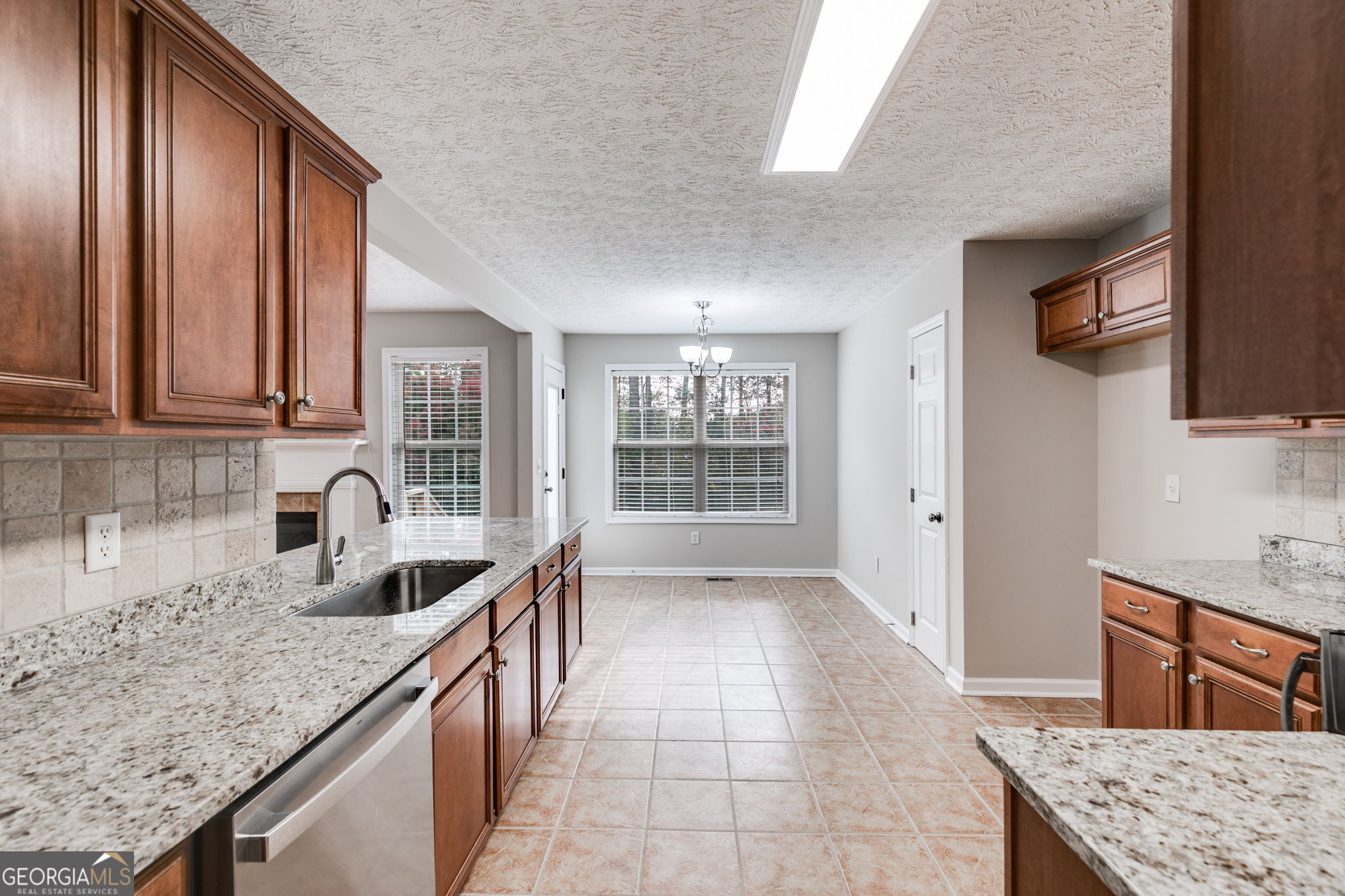 112 Valley Edge Drive Property Photo 8