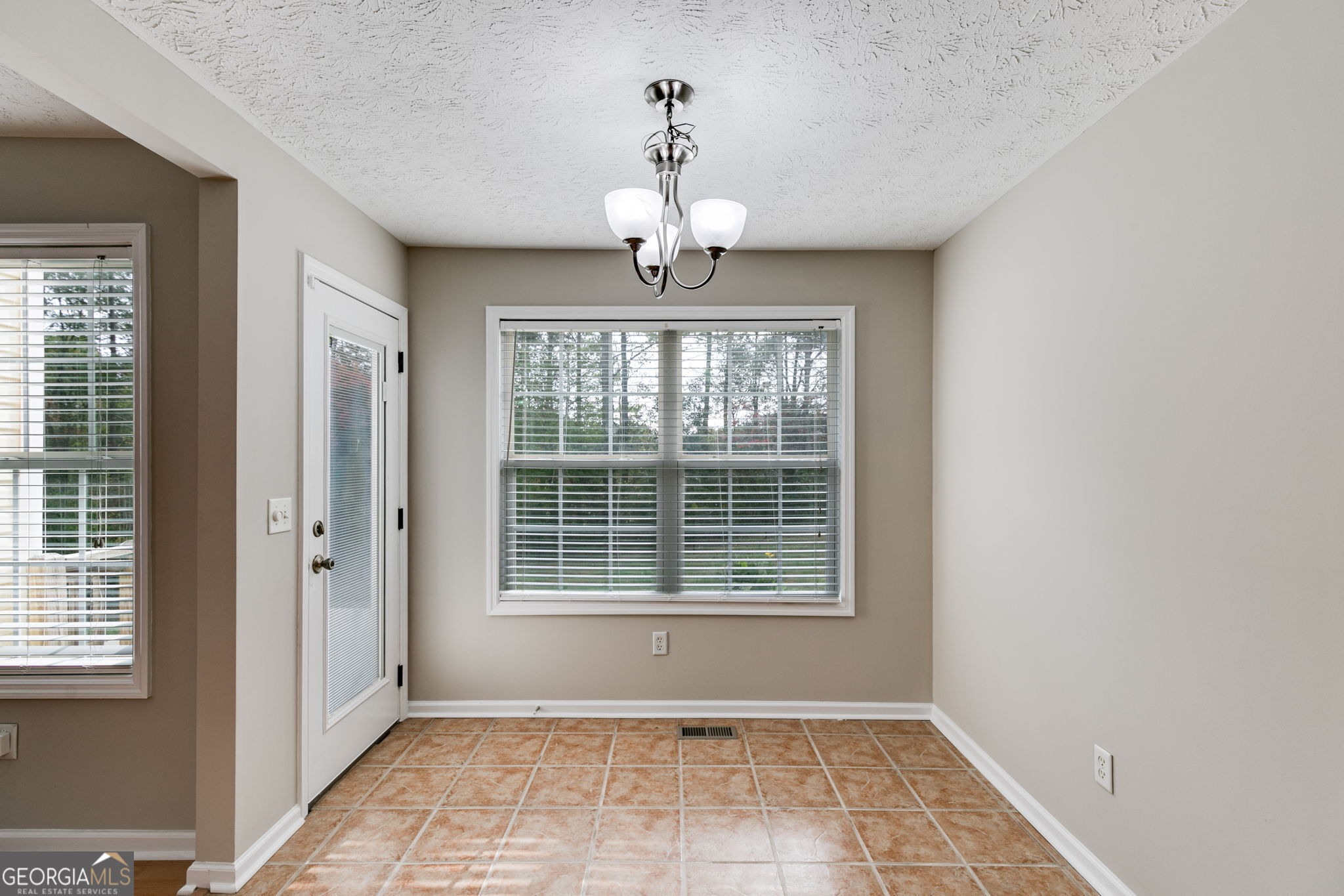 112 Valley Edge Drive Property Photo 10