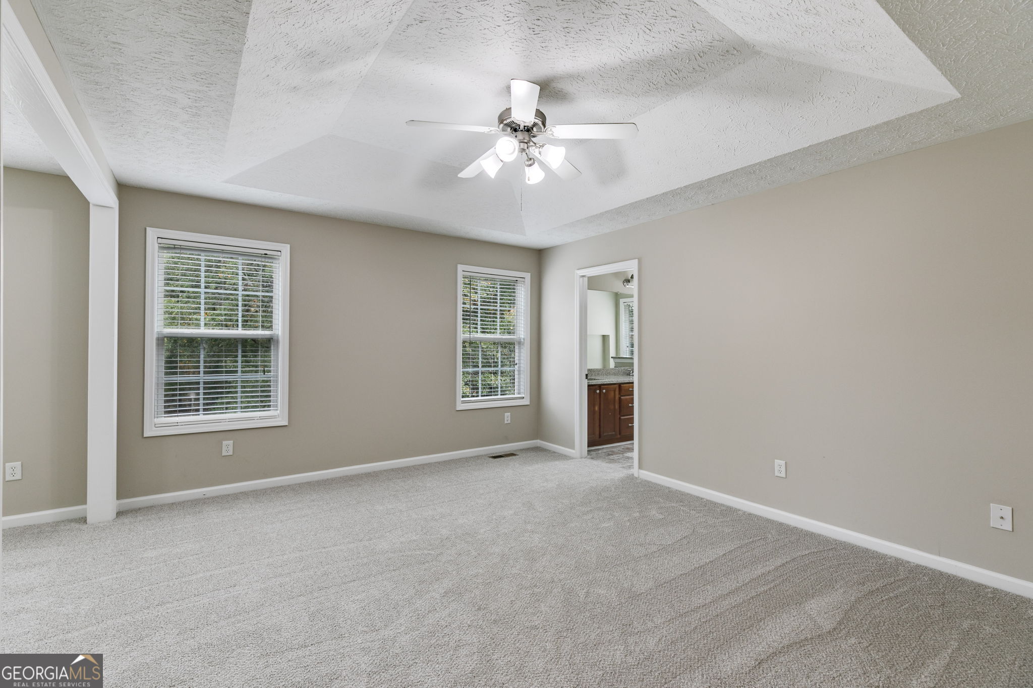 112 Valley Edge Drive Property Photo 12