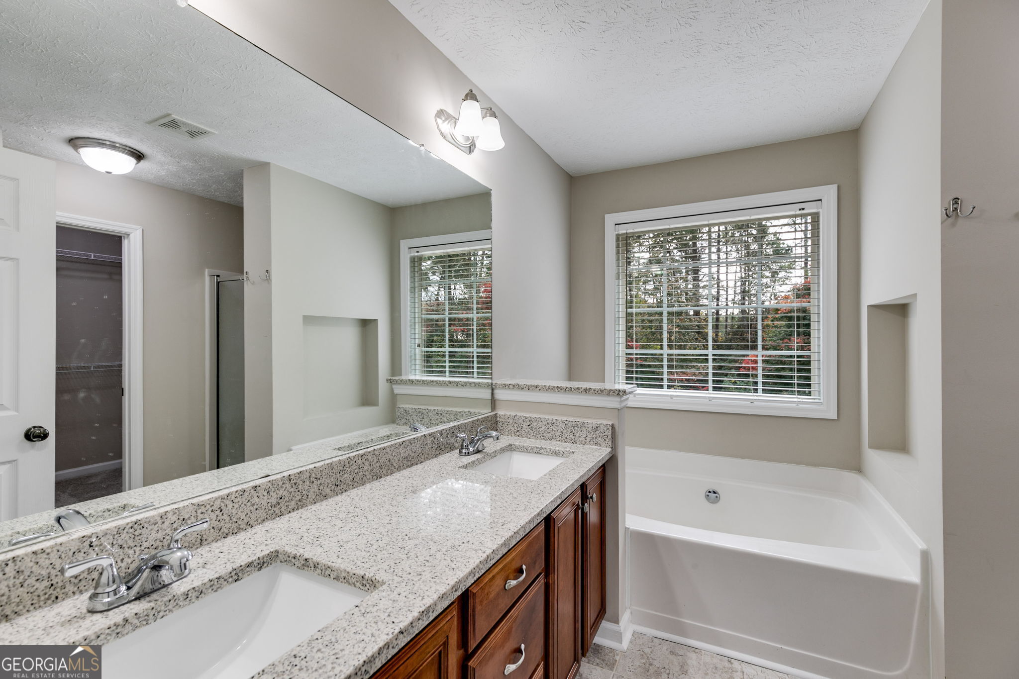 112 Valley Edge Drive Property Photo 15